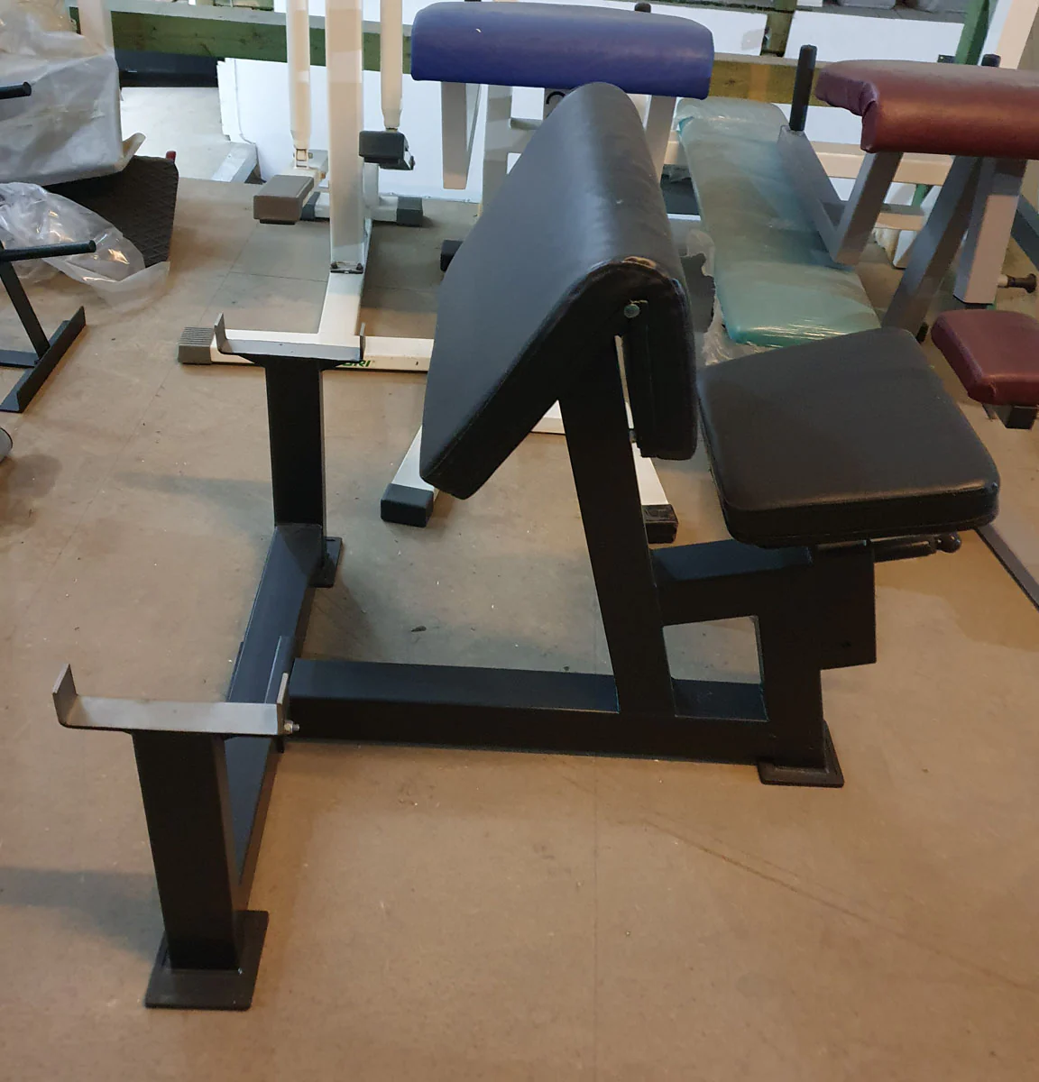 Scottcurl Bank, Scott bench, Bizeps Trainingsbank, Rahmen Schwarz, Polster Schwarz, gebraucht - überholter Zustand - Image 2