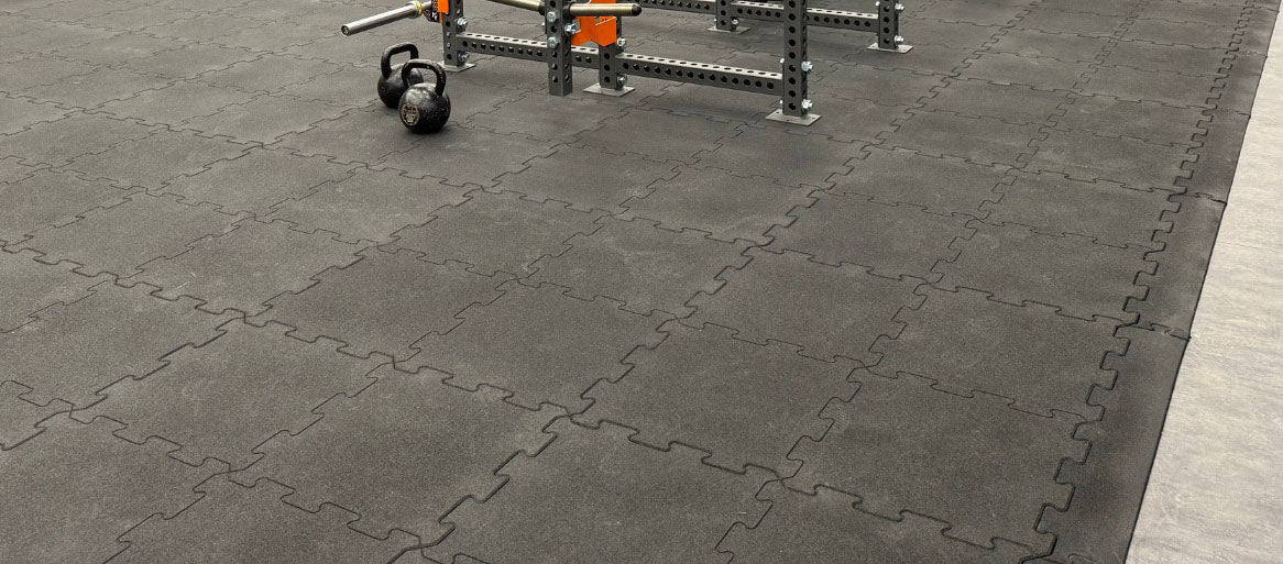 Sportboden aus Gummi, Puzzle Elemente, 15mm Stärke, Fitnessmatten, Fitnessboden, Bodenschutzmatten, Farbe Schwarz - NEU - Image 4