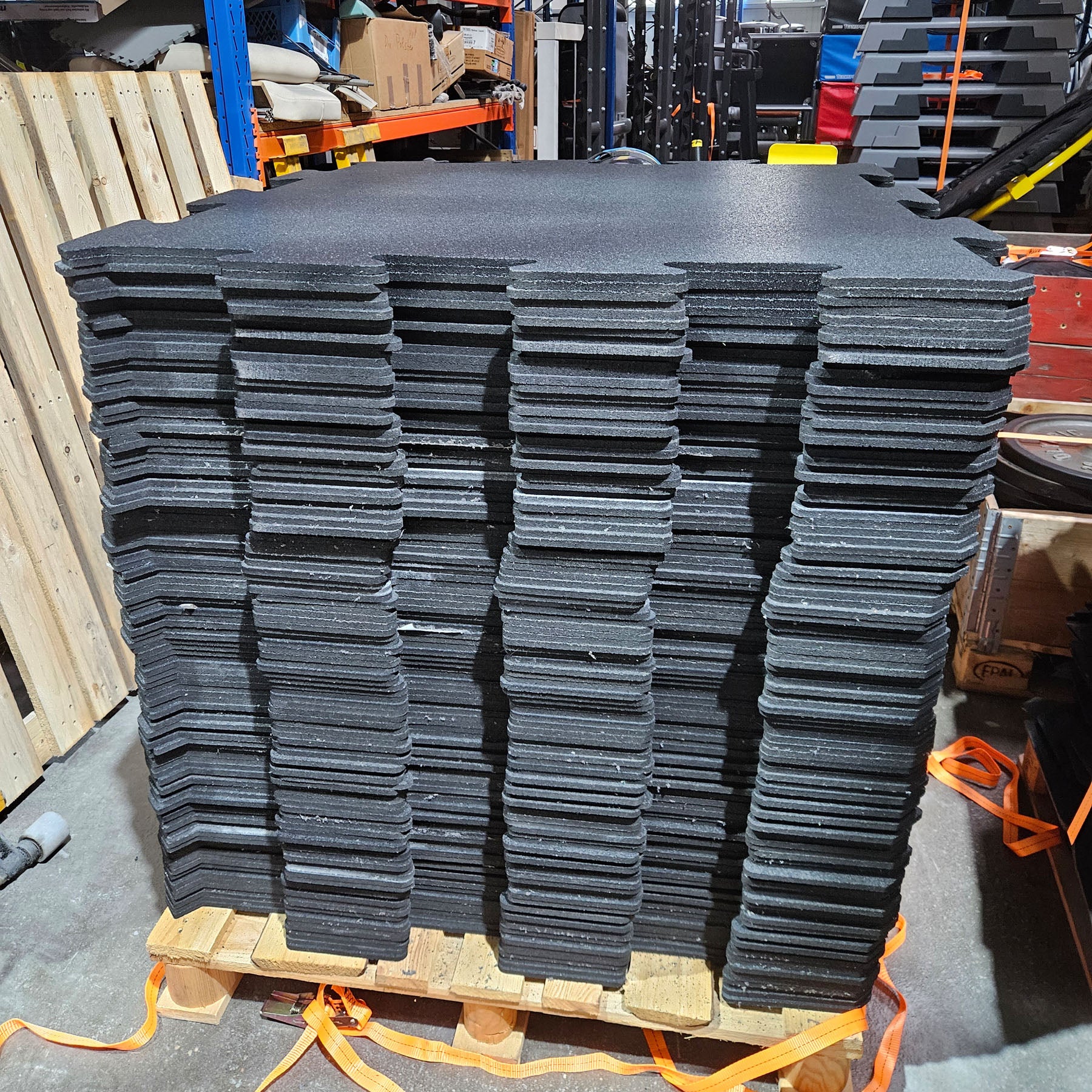 Sportboden Gummimatten, 100 QM = 100 Stücke 100x100cm, 9mm Stark, Plus diverse zugeschnitte Stücke, Farbe Schwarz, gebraucht - guter Zustand - Image 2