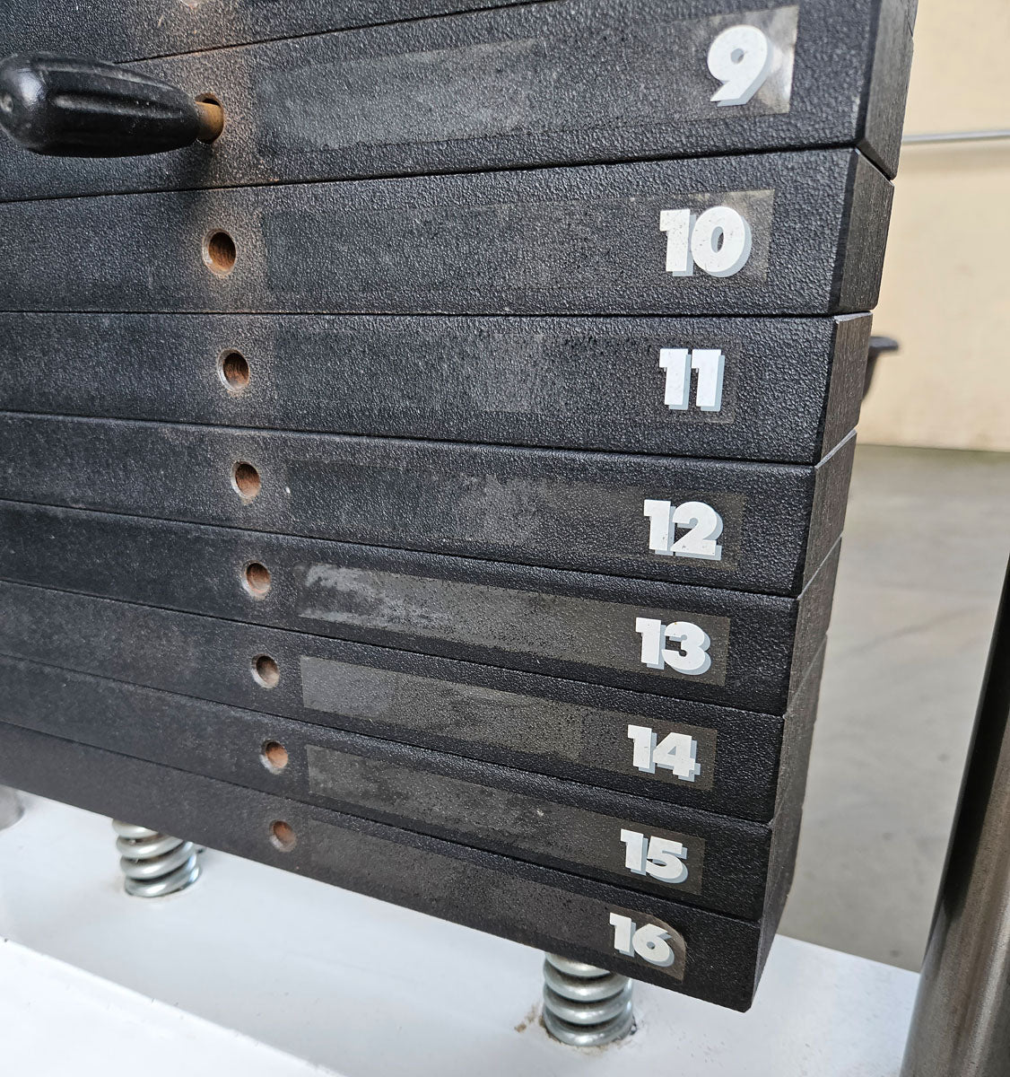 Sportesse DipChin, Dip-Klimmzugmaschine mit Gewichtsunterstützung, Rahmen Weiß, Polster NEU in Wunschfarbe, gebraucht - Image 9