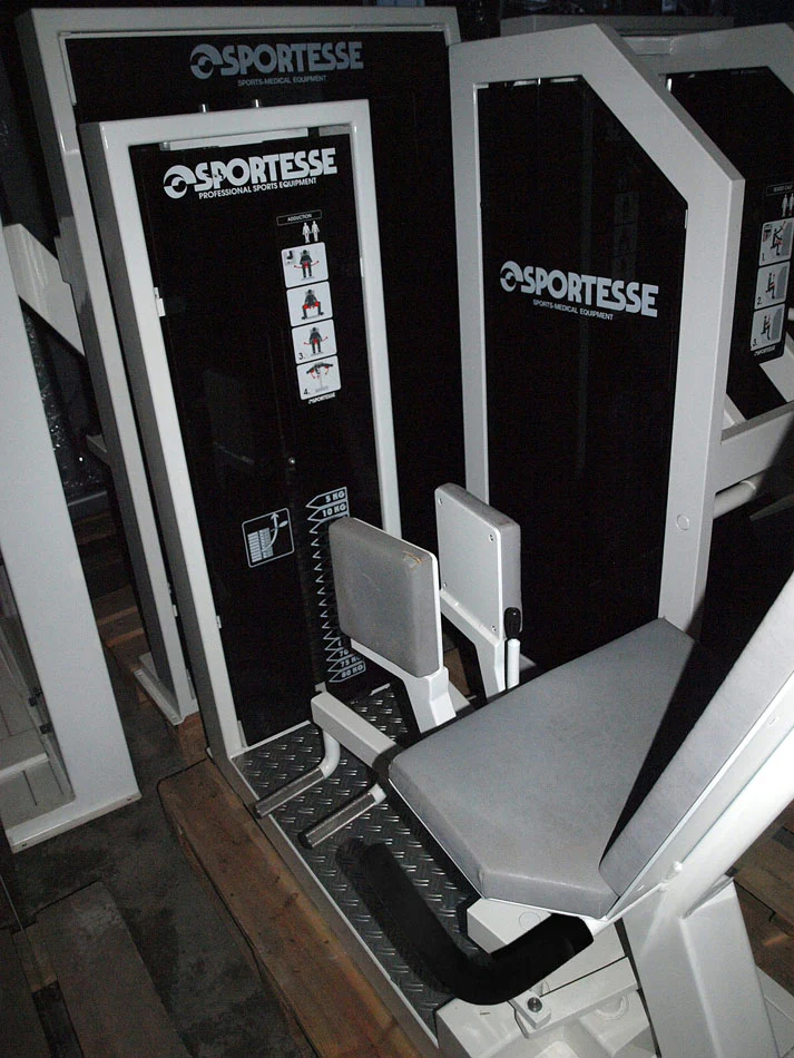 Sportesse Fitnessstudio Anlage, 16 Kraftgeräte, gebrauchter Fitnesspark, Farbe Weiß - Image 13