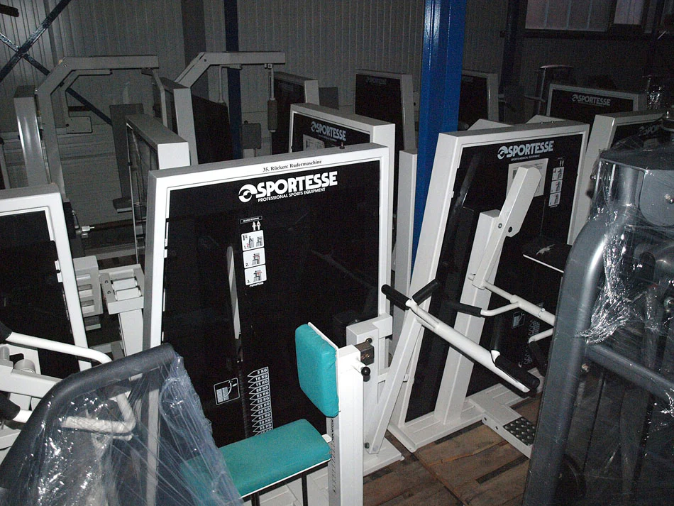 Sportesse Fitnessstudio Anlage, 16 Kraftgeräte, gebrauchter Fitnesspark, Farbe Weiß - Image 2
