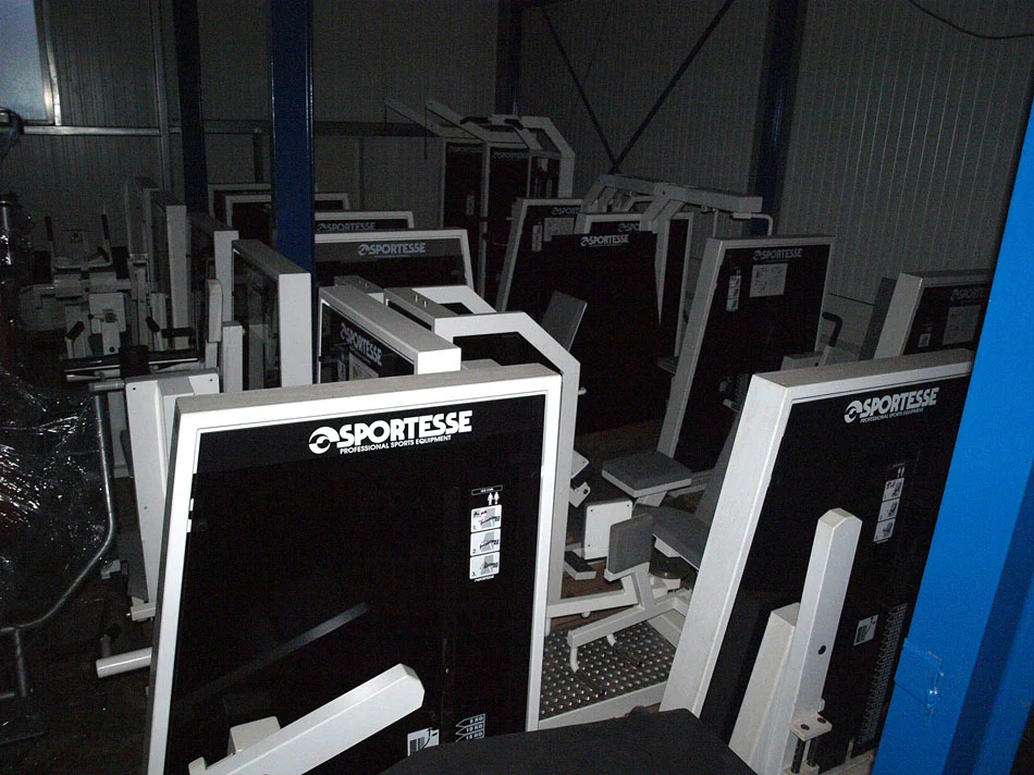 Sportesse Fitnessstudio Anlage, 16 Kraftgeräte, gebrauchter Fitnesspark, Farbe Weiß - Image 3