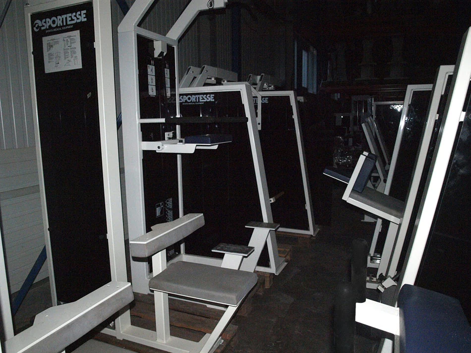 Sportesse Fitnessstudio Anlage, 16 Kraftgeräte, gebrauchter Fitnesspark, Farbe Weiß - Image 5