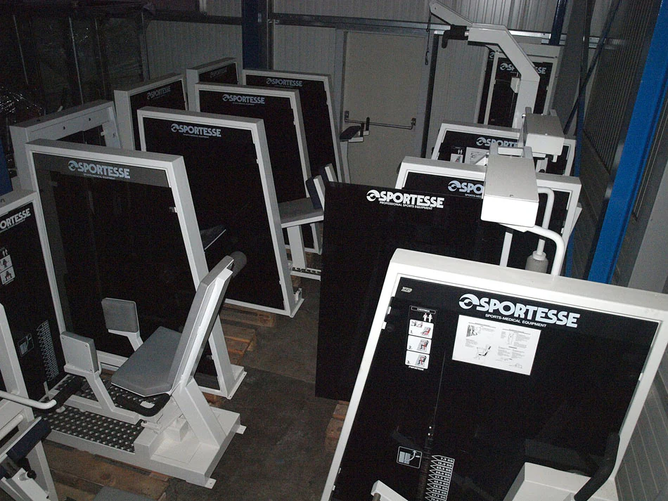 Sportesse Fitnessstudio Anlage, 16 Kraftgeräte, gebrauchter Fitnesspark, Farbe Weiß - Image 8
