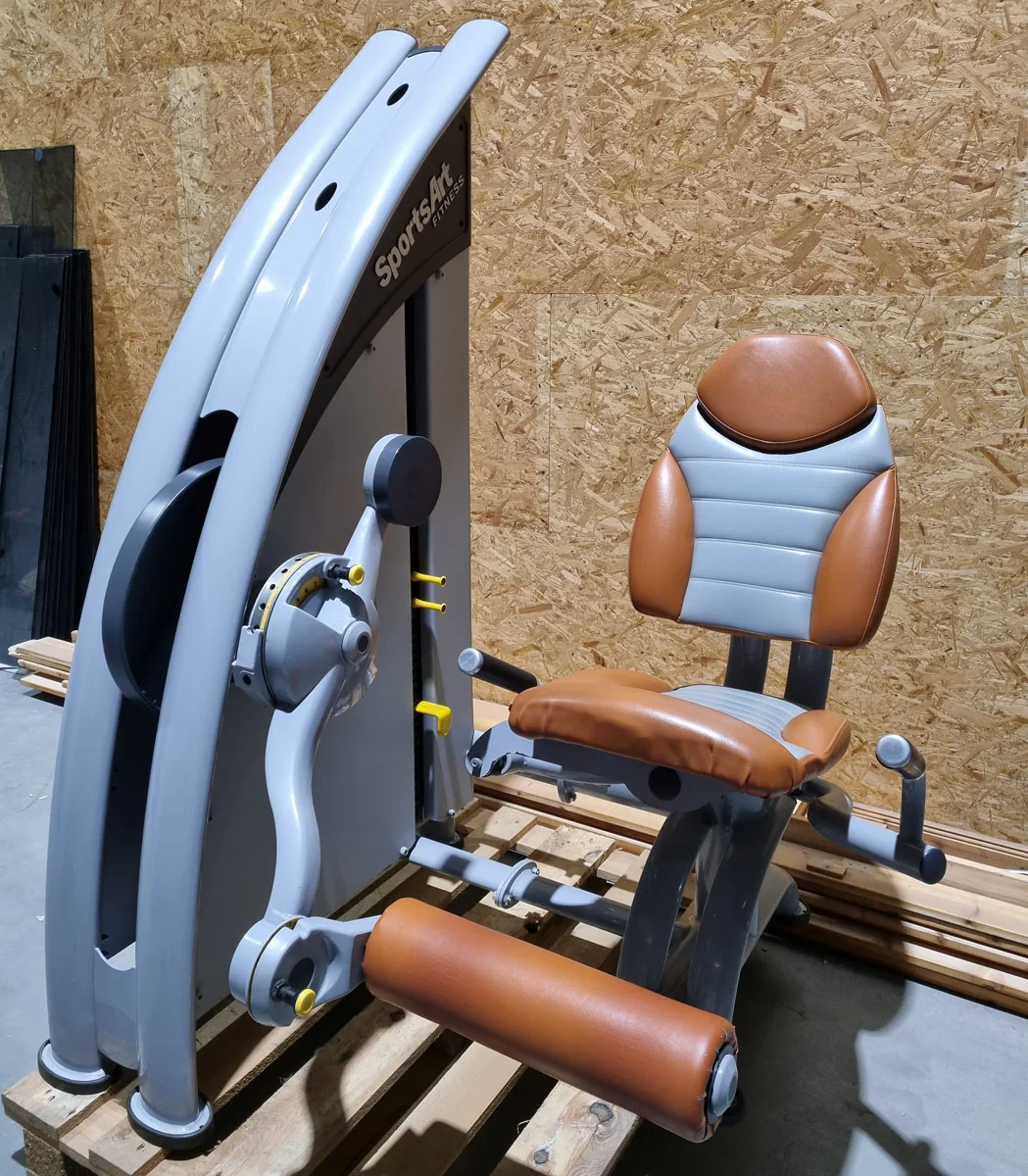 SportsArt Beinstrecker, Leg Extension, Status Serie, Verkleidung neu lackiert, Rahmenfarbe Silber, gebraucht - überholter Zustand - Image 3