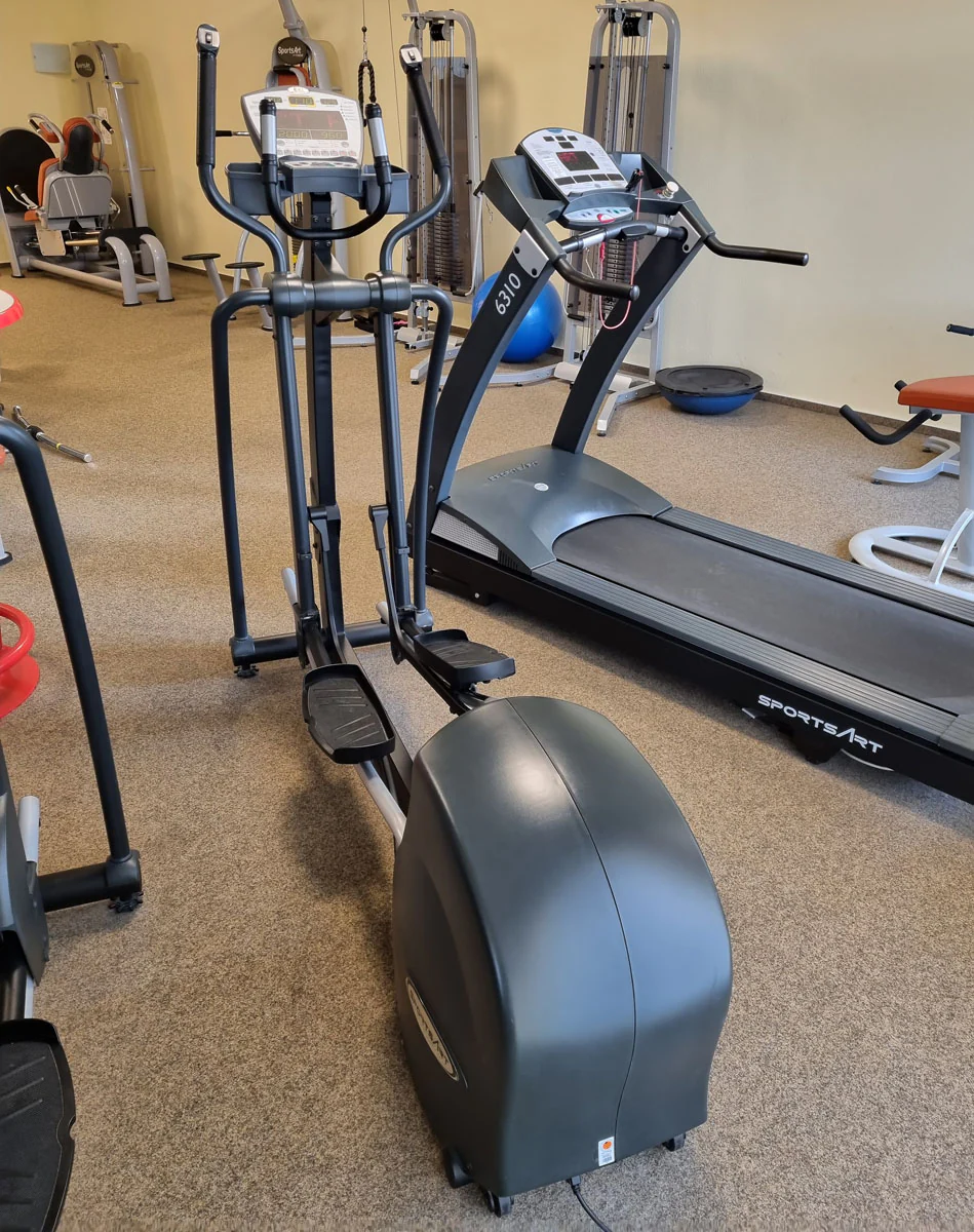 SportsArt Crosstrainer E82 Ellipsentrainer mit verstellbarer Schrittlänge, gebraucht - überholter Zustand - Image 2