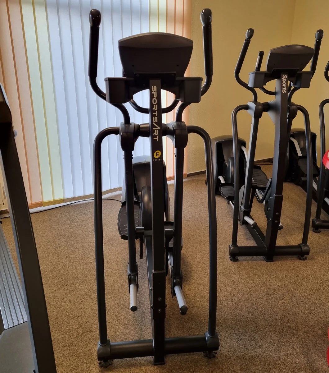 SportsArt Crosstrainer E82 Ellipsentrainer mit verstellbarer Schrittlänge, gebraucht - überholter Zustand - Image 3