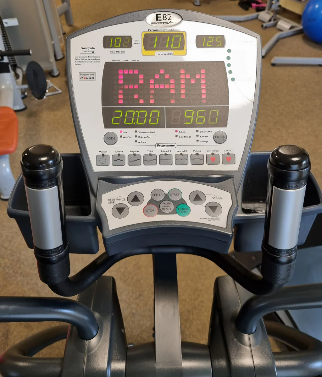 SportsArt Crosstrainer E82 Ellipsentrainer mit verstellbarer Schrittlänge, gebraucht - überholter Zustand - Image 4