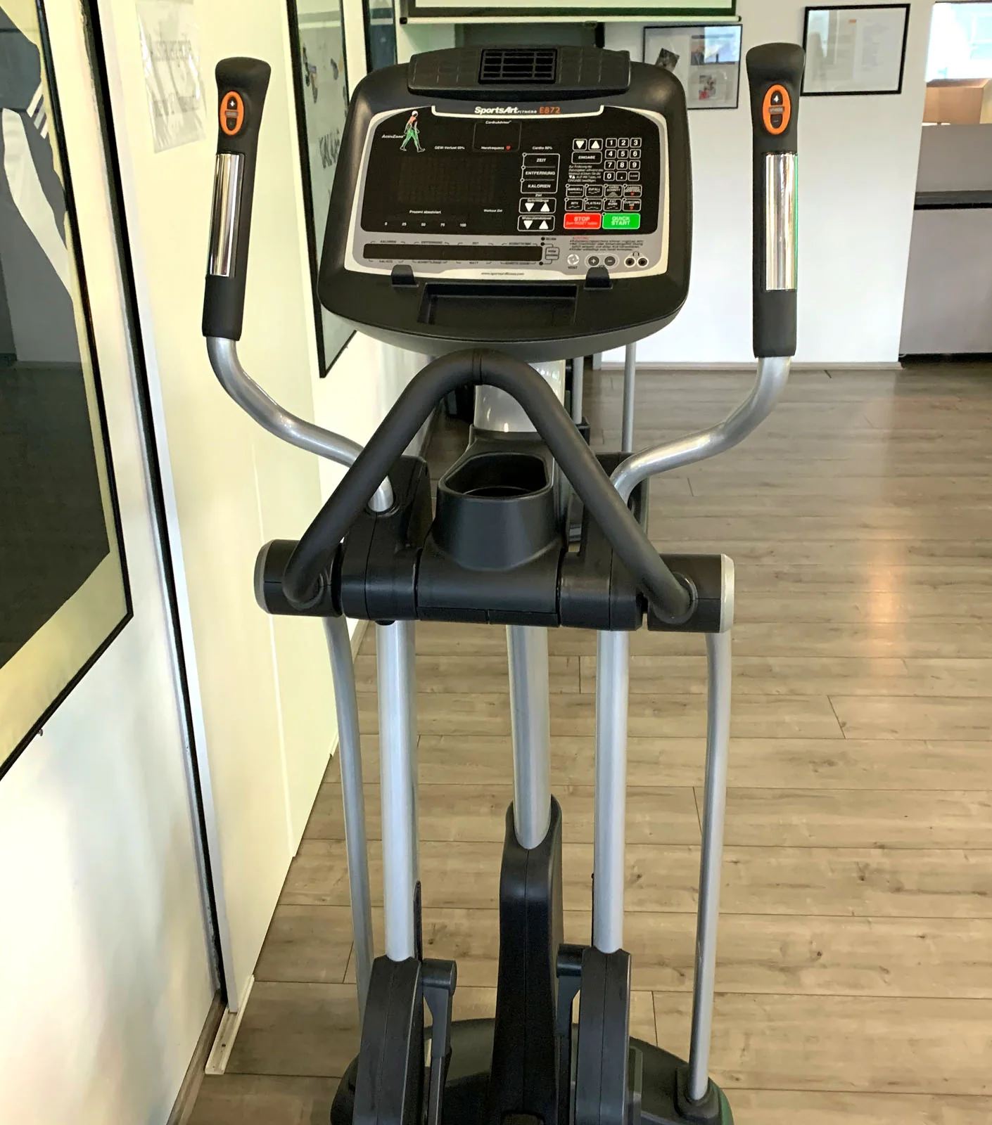 SportsArt Crosstrainer, E872 Commercial Ellipsentrainer, Rahmen Silber-Schwarz, gebraucht - überholter Zustand - Image 2