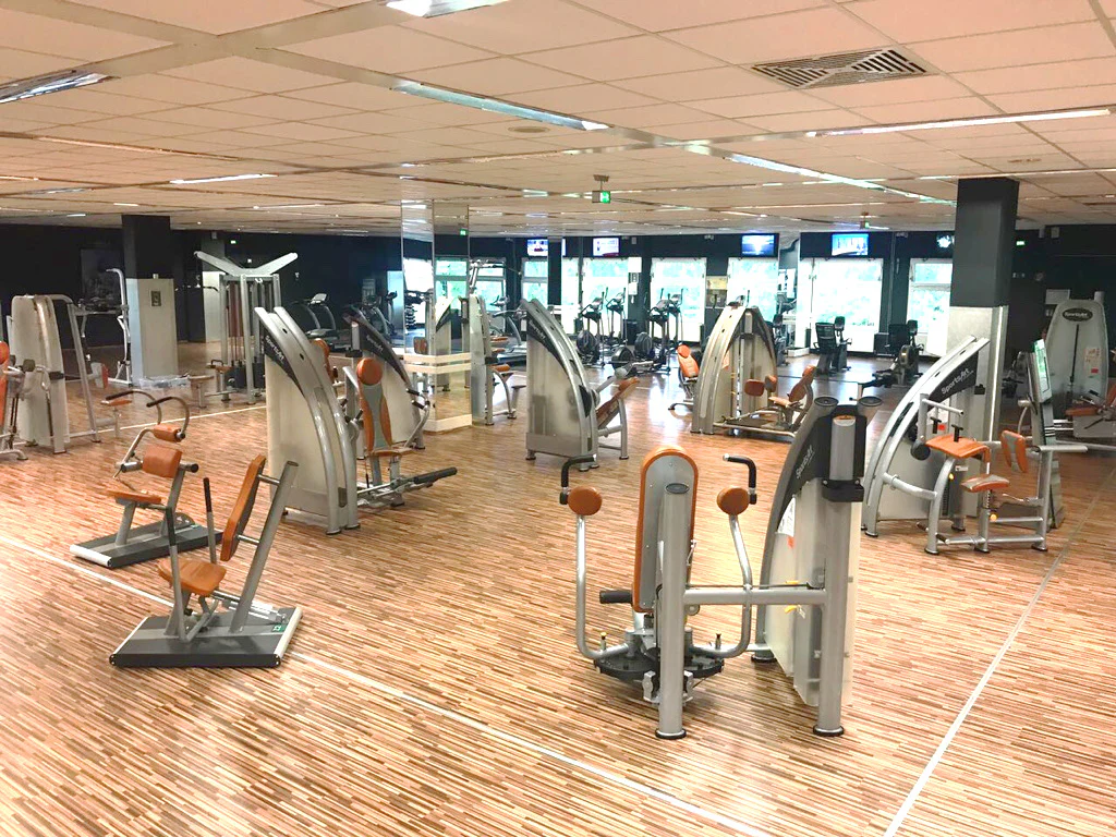SportsArt Existenzgründerpaket - Kraftgeräte, Cardiogeräte, Zirkel, Hantelbänke etc - komplette Fitnessstudio Ausstattung - gebraucht, überholter Zustand - Image 3