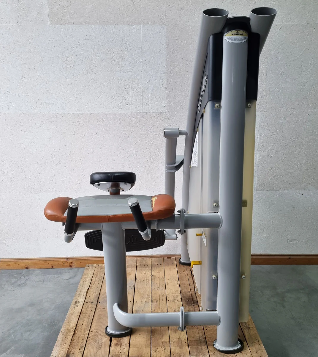 SportsArt Gluteus Maschine S955 A955 N955 Pomaschine stehend, Glutes Kick Radial, Rahmenfarbe Silber, Polsterfarbe Orange/Grau, gebraucht - überholter Zustand - Image 2