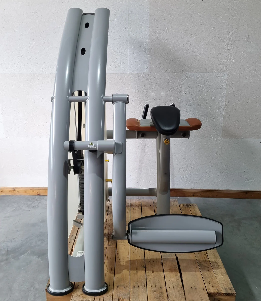 SportsArt Gluteus Maschine S955 A955 N955 Pomaschine stehend, Glutes Kick Radial, Rahmenfarbe Silber, Polsterfarbe Orange/Grau, gebraucht - überholter Zustand - Image 4