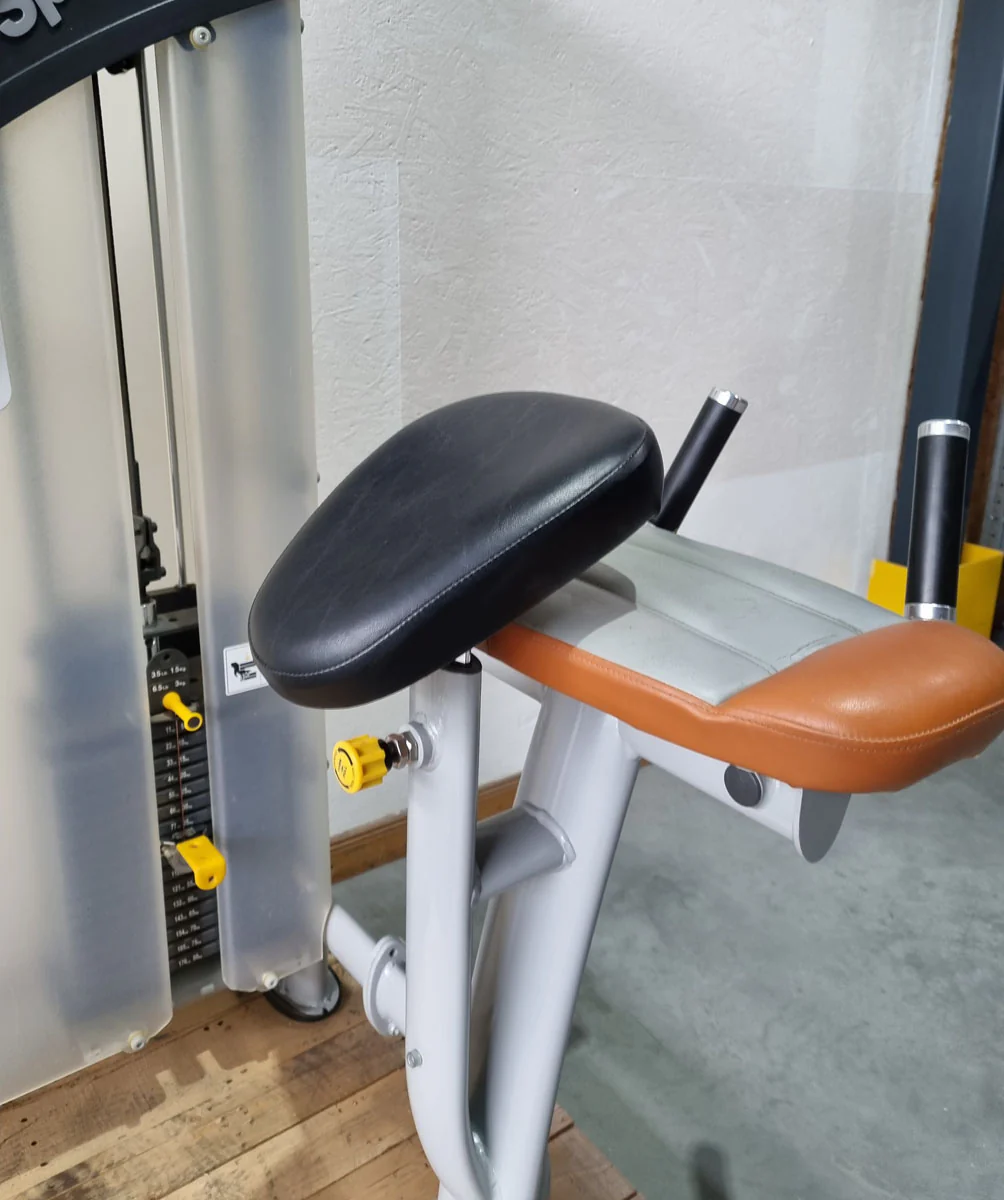 SportsArt Gluteus Maschine S955 A955 N955 Pomaschine stehend, Glutes Kick Radial, Rahmenfarbe Silber, Polsterfarbe Orange/Grau, gebraucht - überholter Zustand - Image 5