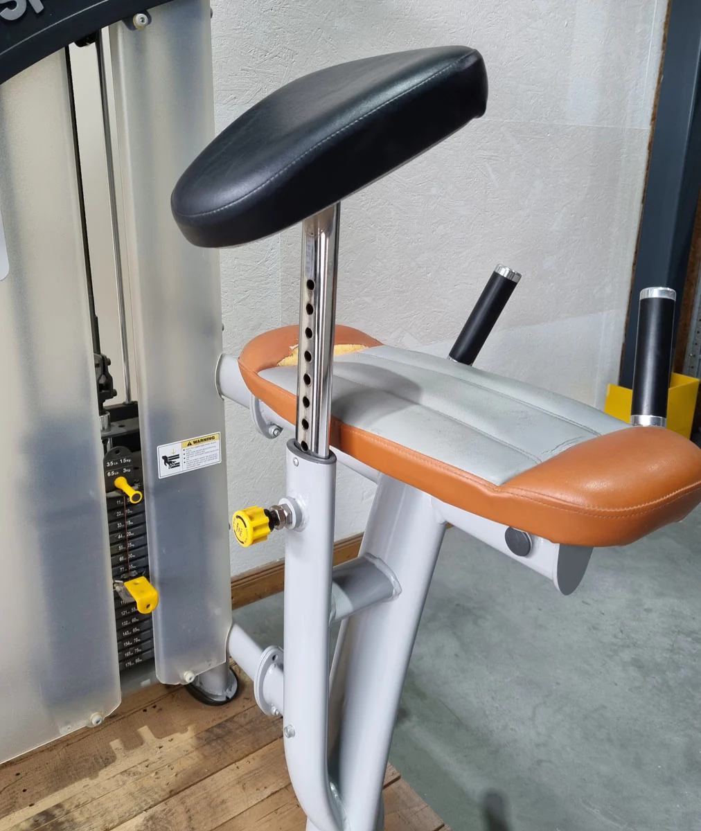 SportsArt Gluteus Maschine S955 A955 N955 Pomaschine stehend, Glutes Kick Radial, Rahmenfarbe Silber, Polsterfarbe Orange/Grau, gebraucht - überholter Zustand - Image 6