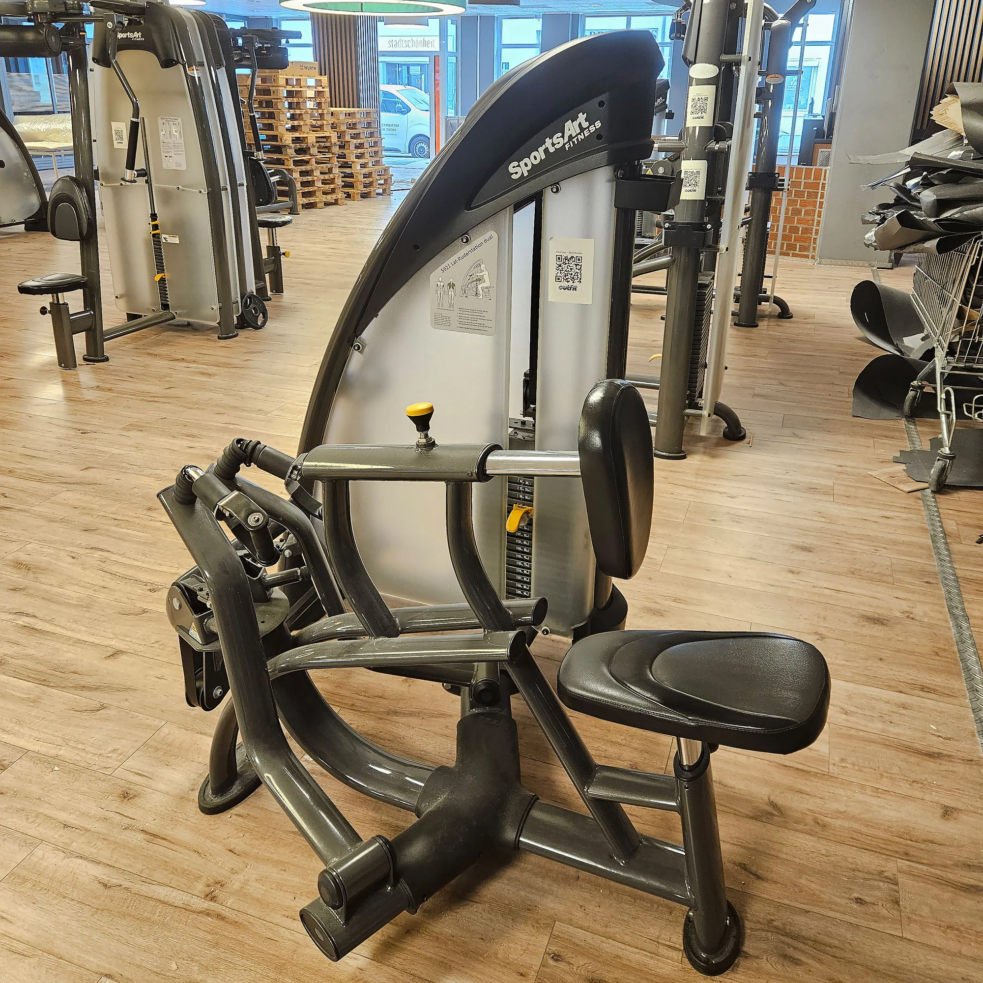 SportsArt komplette Fitnessstudio Ausstattung - 75 Fitnessgeräte im Set - Kraftgeräte, Cardiogeräte, Bänke, Racks etc - Rahmen Anthrazit, gebraucht - überholter Zustand - Image 14