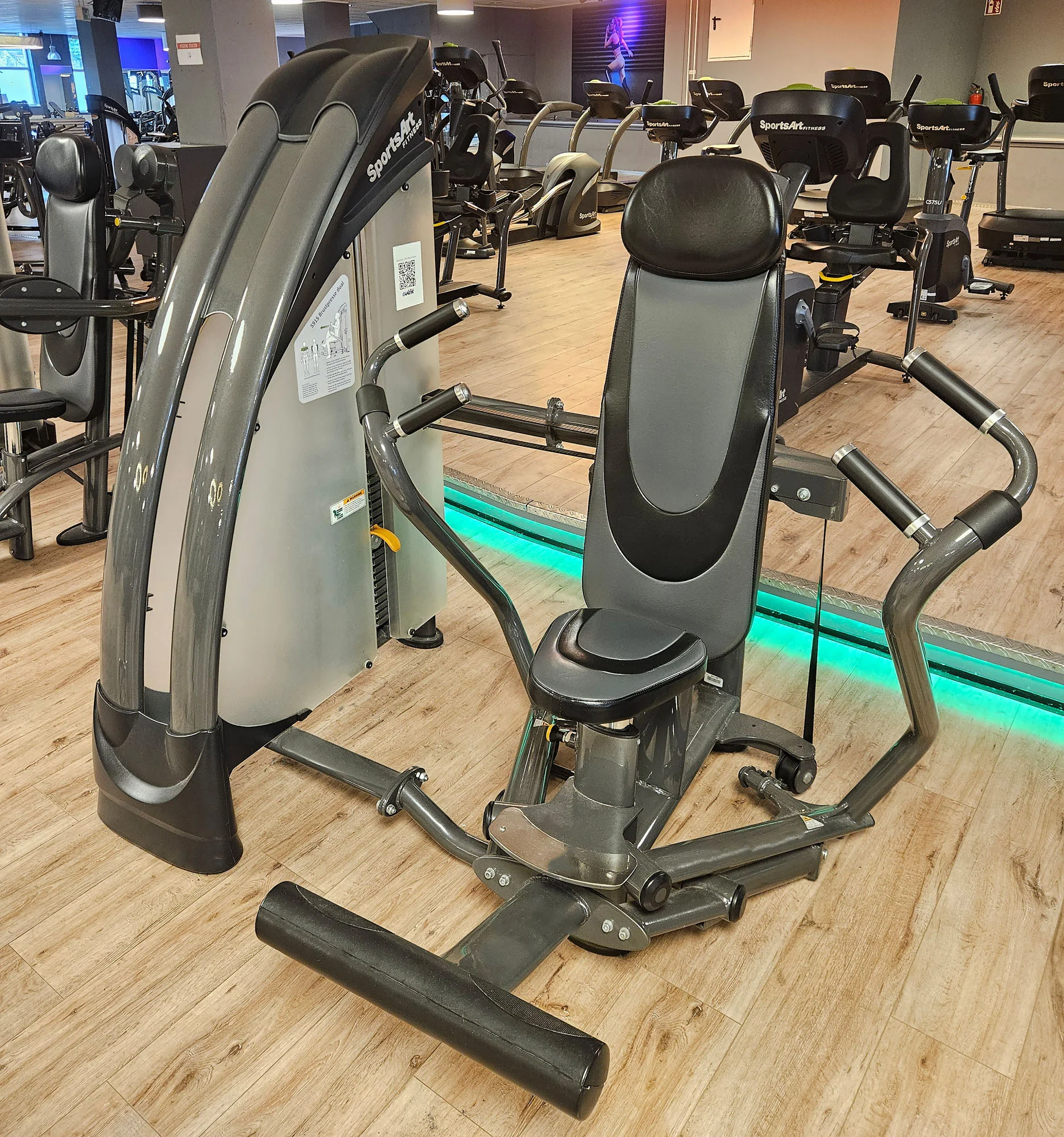 SportsArt komplette Fitnessstudio Ausstattung - 75 Fitnessgeräte im Set - Kraftgeräte, Cardiogeräte, Bänke, Racks etc - Rahmen Anthrazit, gebraucht - überholter Zustand - Image 16