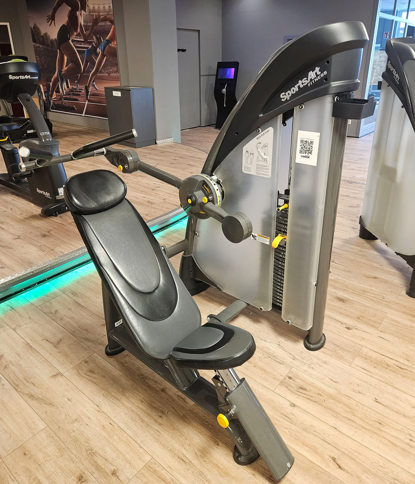 SportsArt komplette Fitnessstudio Ausstattung - 75 Fitnessgeräte im Set - Kraftgeräte, Cardiogeräte, Bänke, Racks etc - Rahmen Anthrazit, gebraucht - überholter Zustand - Image 18