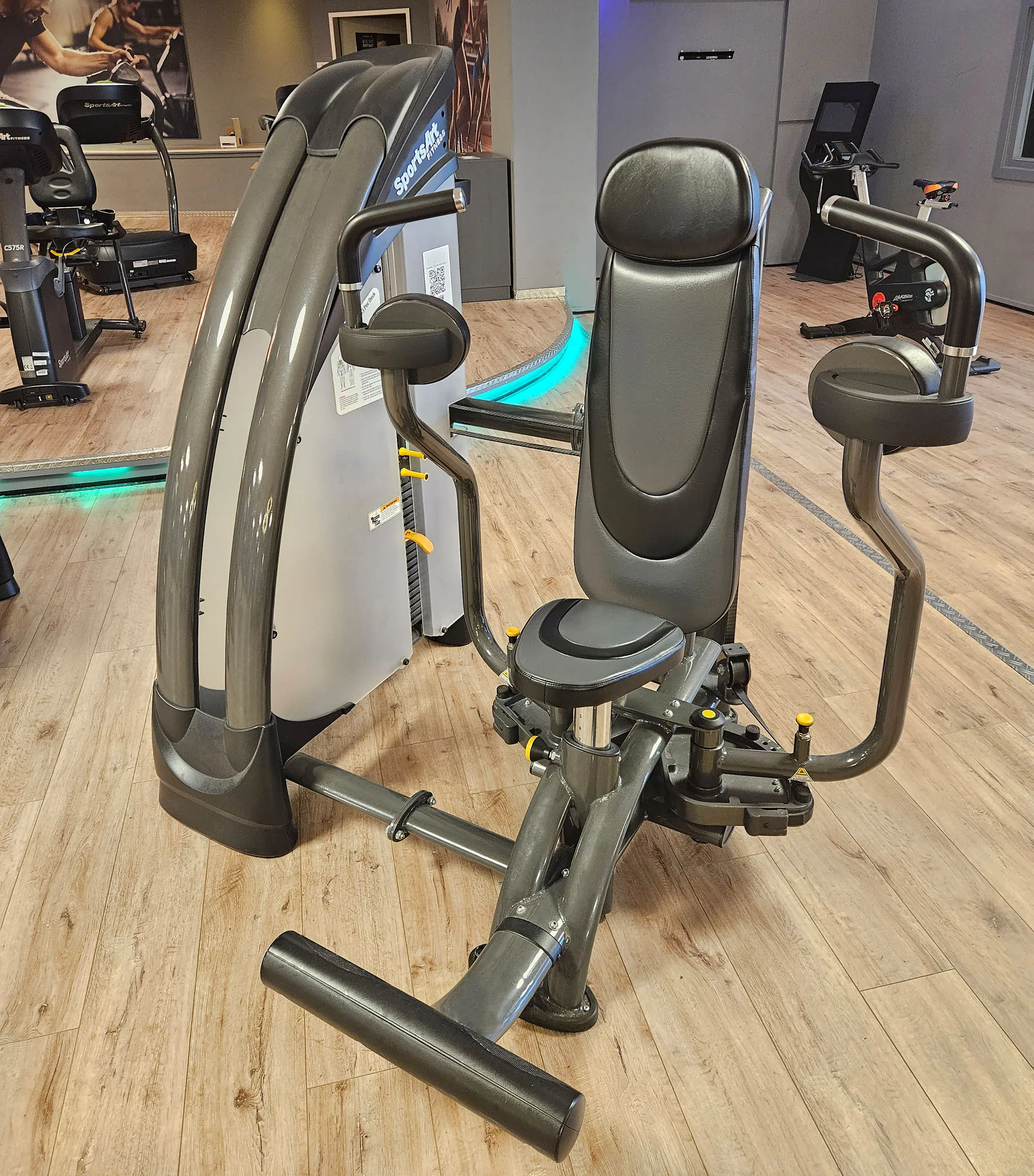 SportsArt komplette Fitnessstudio Ausstattung - 75 Fitnessgeräte im Set - Kraftgeräte, Cardiogeräte, Bänke, Racks etc - Rahmen Anthrazit, gebraucht - überholter Zustand - Image 20