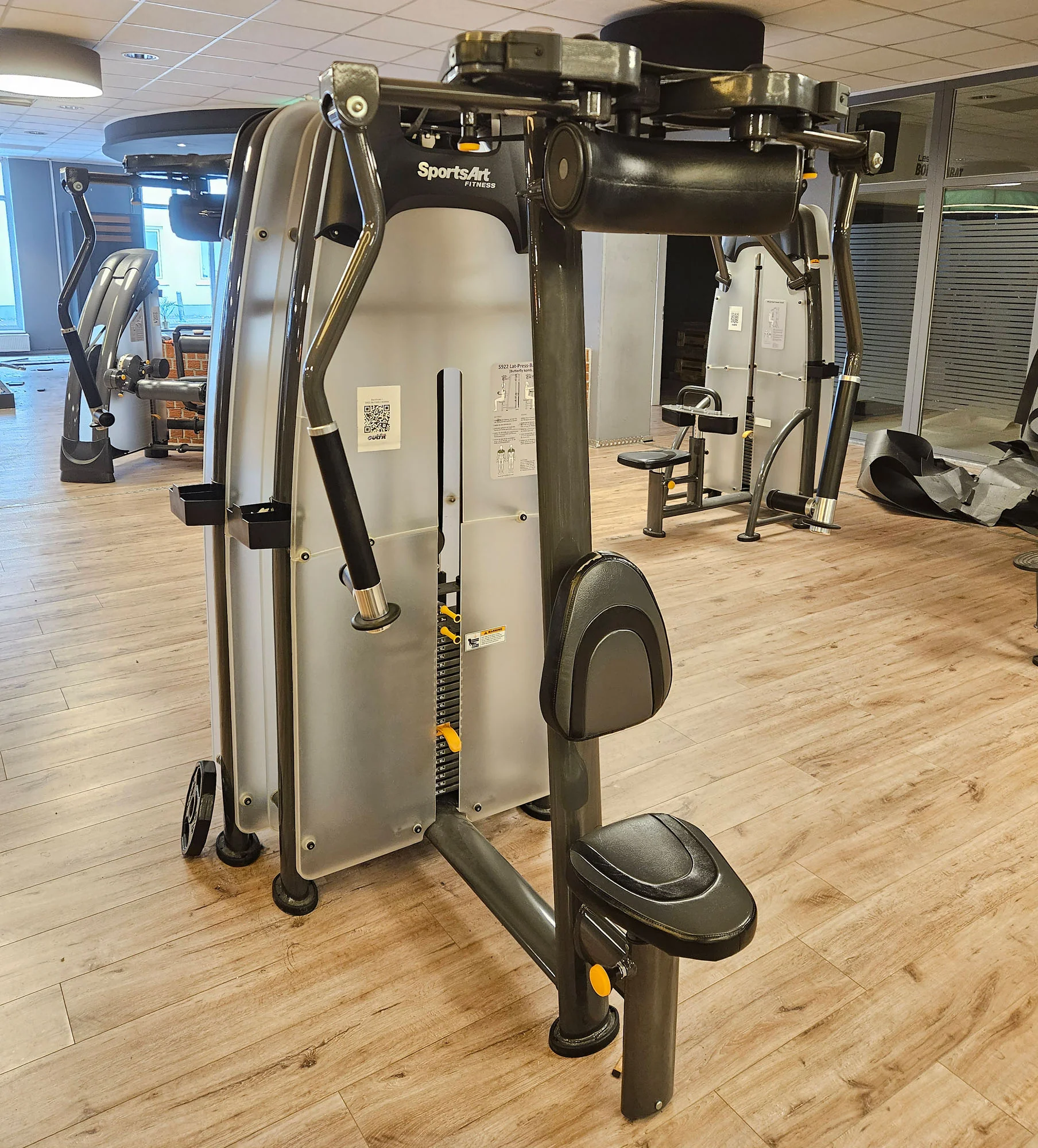 SportsArt komplette Fitnessstudio Ausstattung - 75 Fitnessgeräte im Set - Kraftgeräte, Cardiogeräte, Bänke, Racks etc - Rahmen Anthrazit, gebraucht - überholter Zustand - Image 21