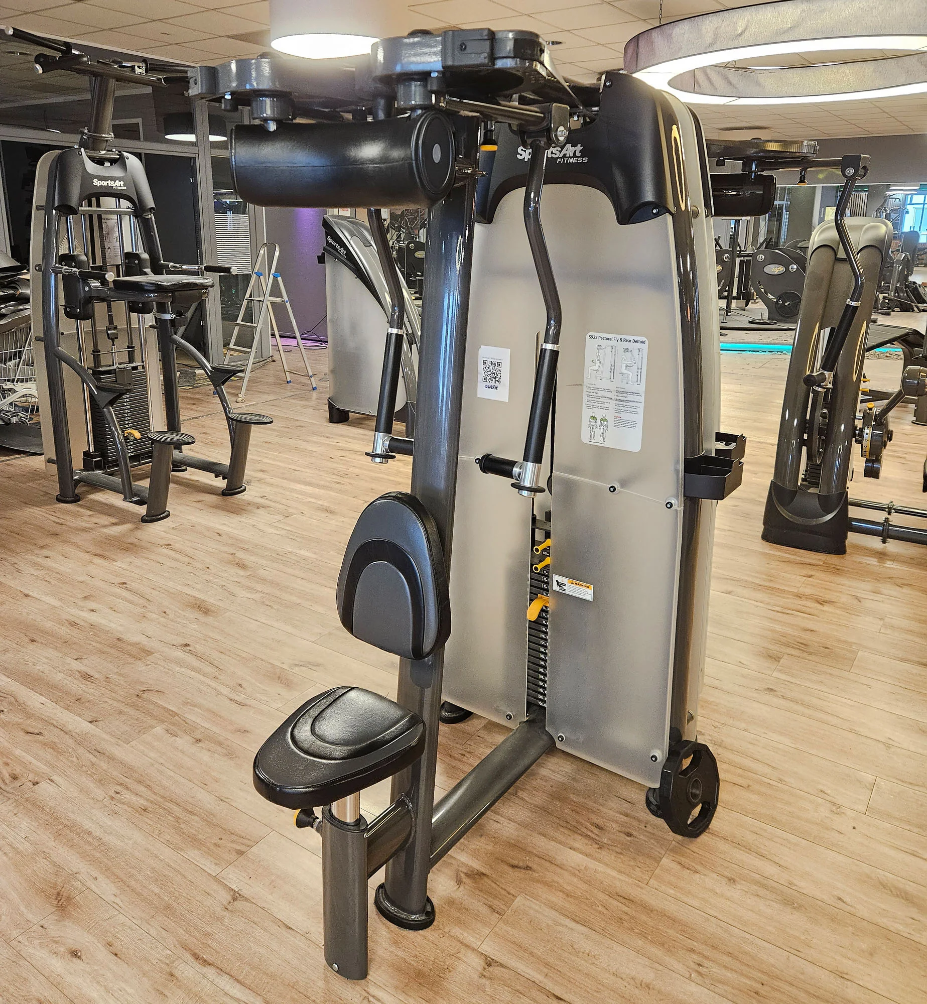 SportsArt komplette Fitnessstudio Ausstattung - 75 Fitnessgeräte im Set - Kraftgeräte, Cardiogeräte, Bänke, Racks etc - Rahmen Anthrazit, gebraucht - überholter Zustand - Image 22