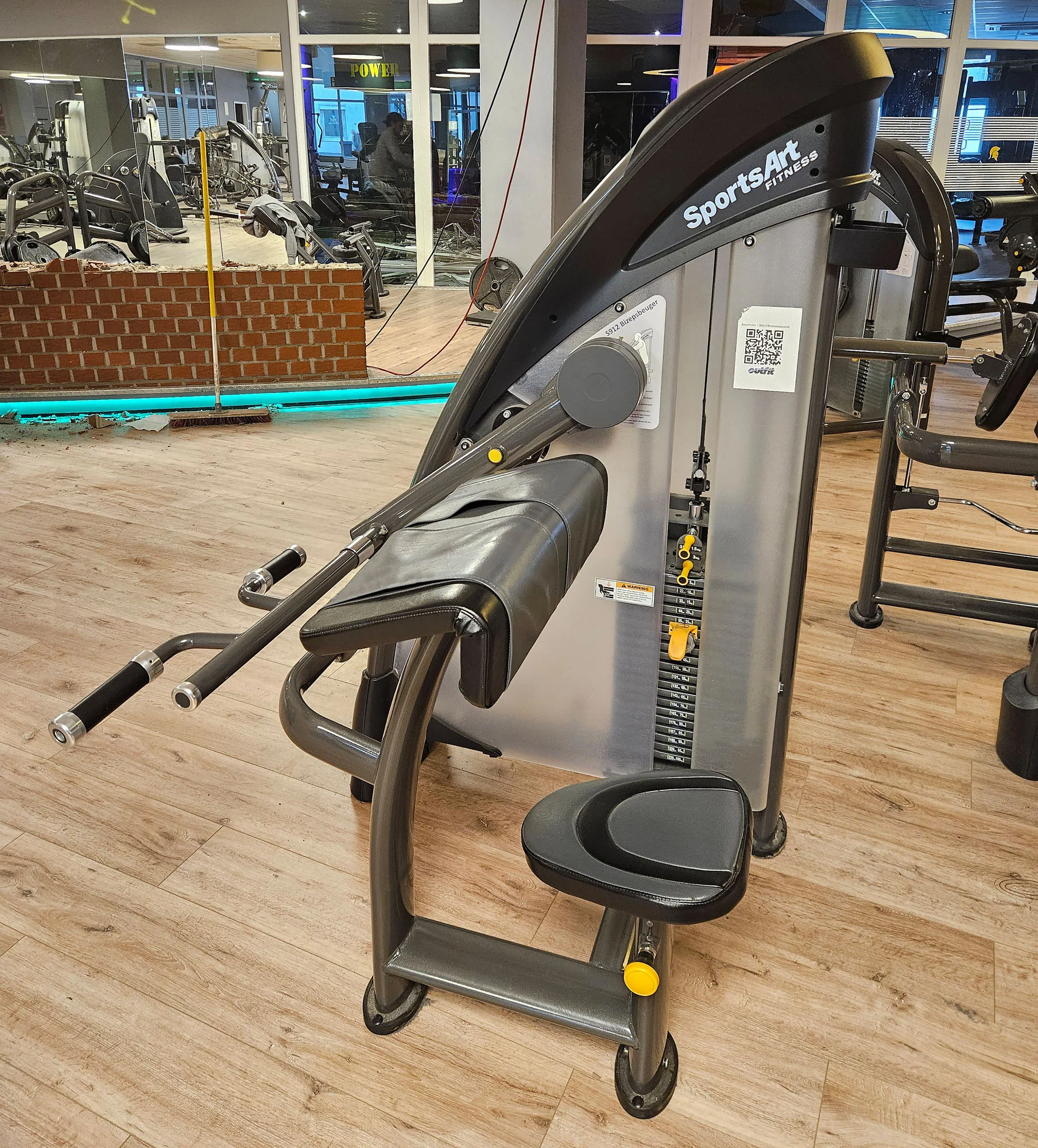 SportsArt komplette Fitnessstudio Ausstattung - 75 Fitnessgeräte im Set - Kraftgeräte, Cardiogeräte, Bänke, Racks etc - Rahmen Anthrazit, gebraucht - überholter Zustand - Image 23
