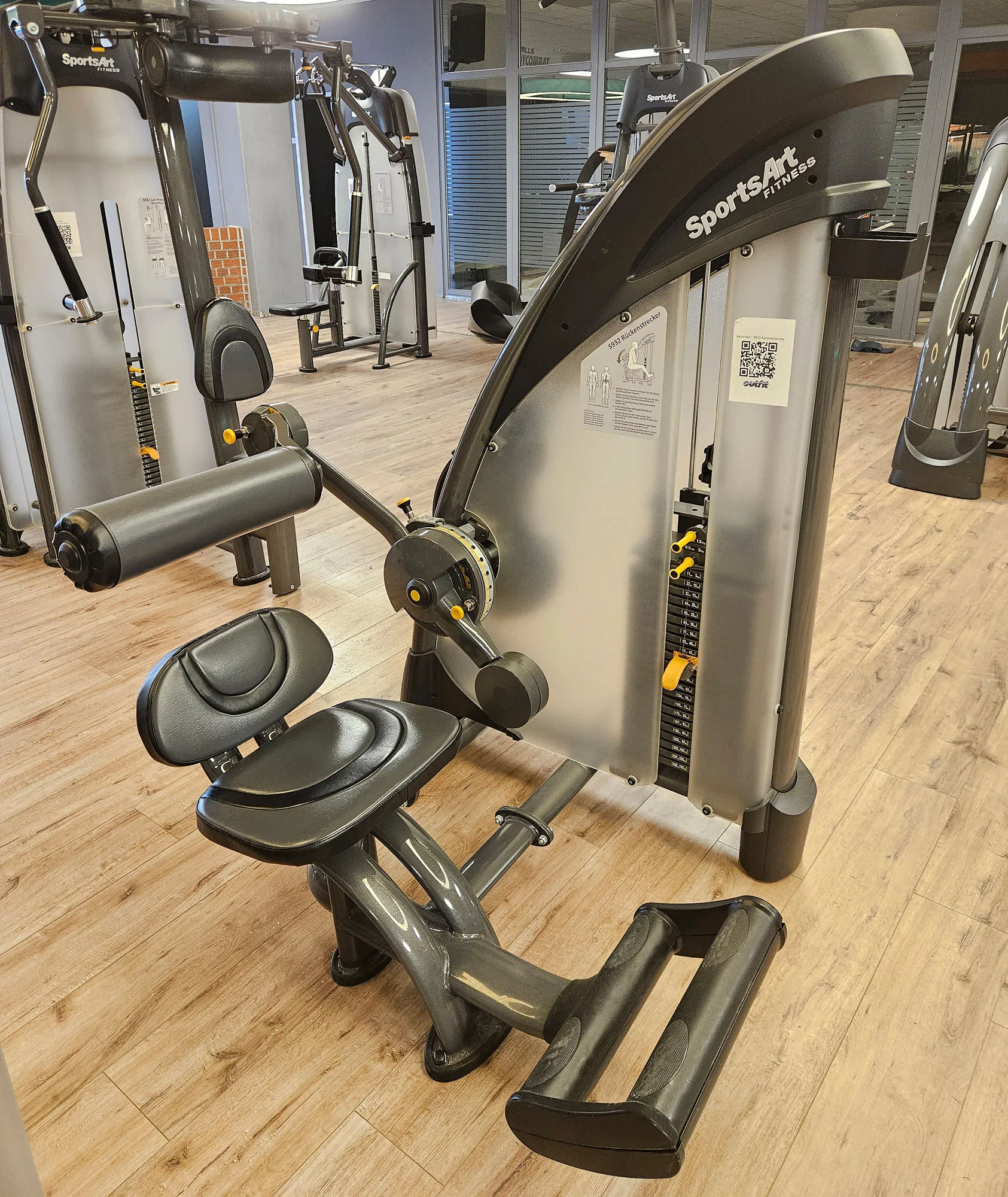 SportsArt komplette Fitnessstudio Ausstattung - 75 Fitnessgeräte im Set - Kraftgeräte, Cardiogeräte, Bänke, Racks etc - Rahmen Anthrazit, gebraucht - überholter Zustand - Image 27