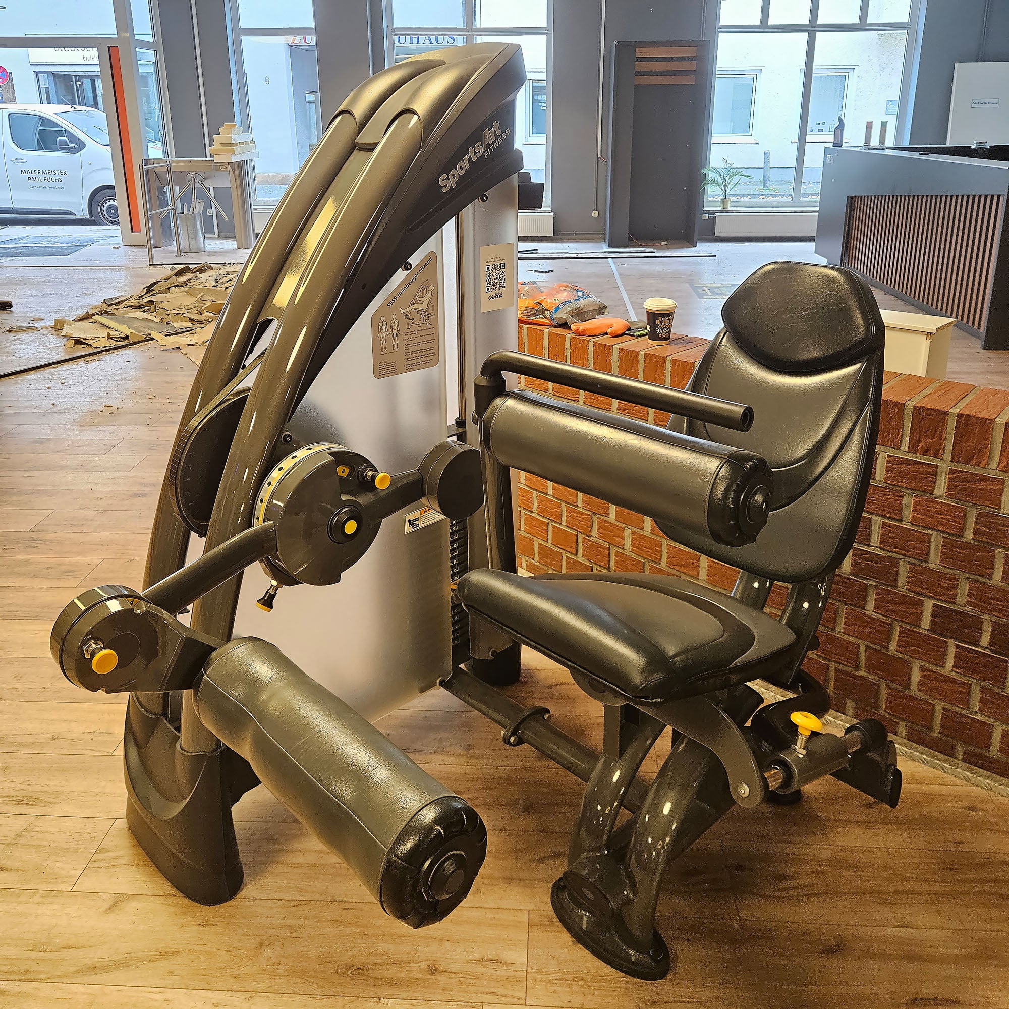 SportsArt komplette Fitnessstudio Ausstattung - 75 Fitnessgeräte im Set - Kraftgeräte, Cardiogeräte, Bänke, Racks etc - Rahmen Anthrazit, gebraucht - überholter Zustand - Image 29