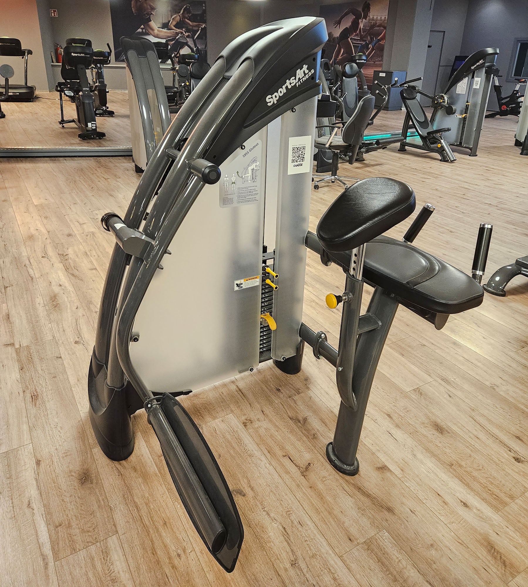 SportsArt komplette Fitnessstudio Ausstattung - 75 Fitnessgeräte im Set - Kraftgeräte, Cardiogeräte, Bänke, Racks etc - Rahmen Anthrazit, gebraucht - überholter Zustand - Image 32