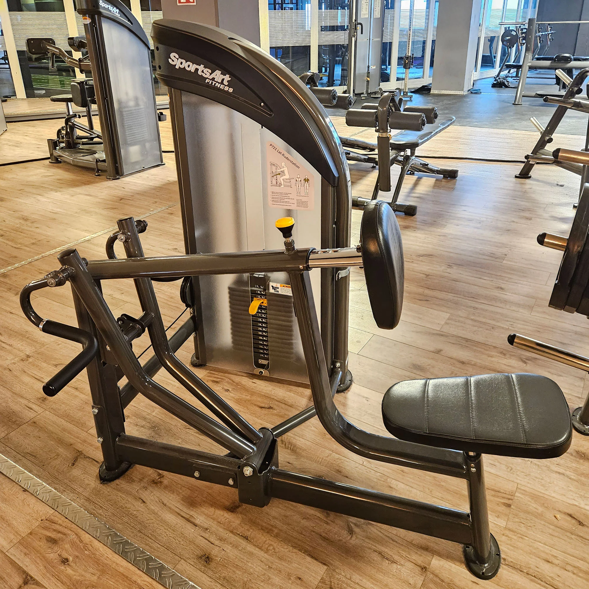 SportsArt komplette Fitnessstudio Ausstattung - 75 Fitnessgeräte im Set - Kraftgeräte, Cardiogeräte, Bänke, Racks etc - Rahmen Anthrazit, gebraucht - überholter Zustand - Image 36
