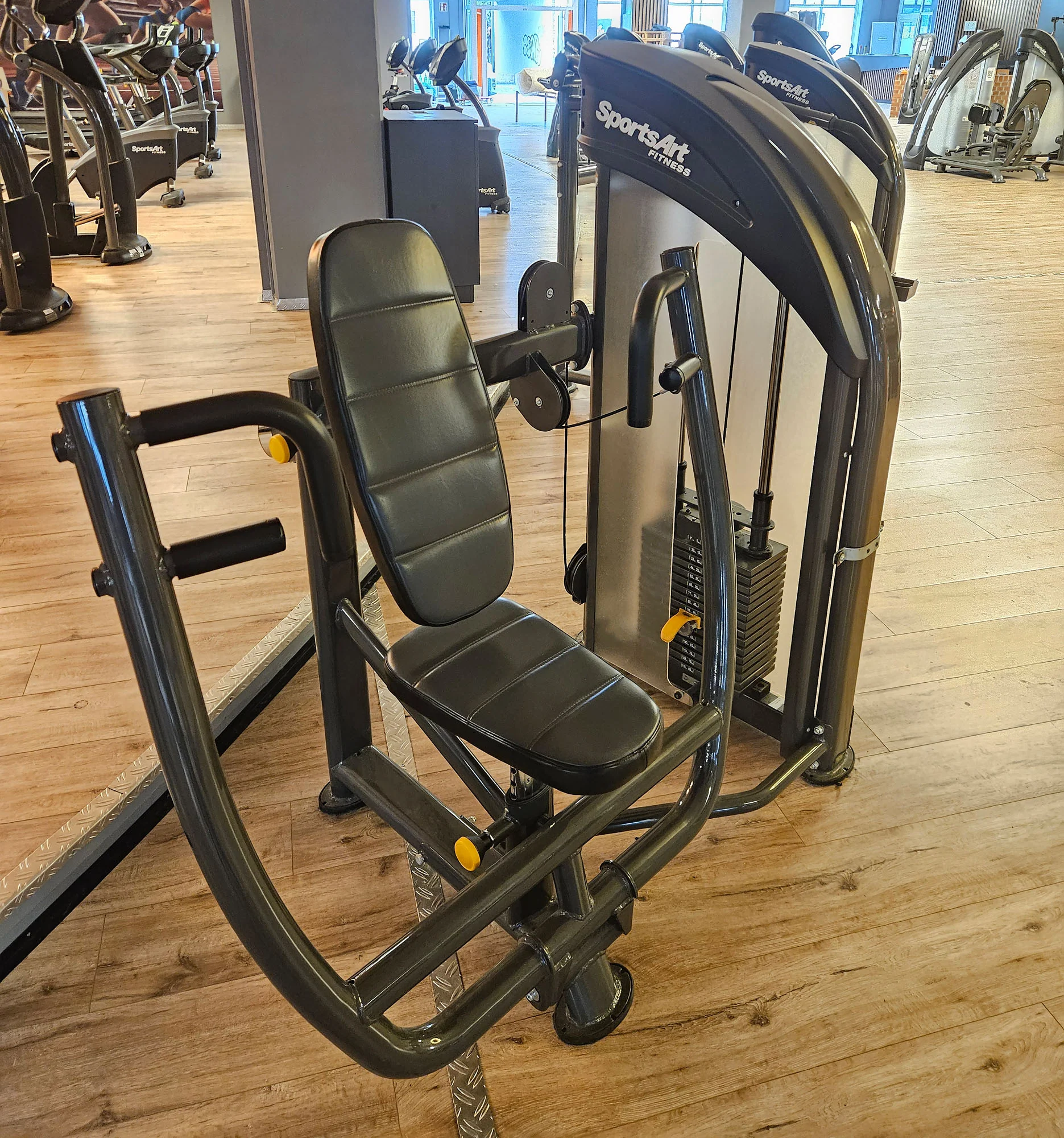 SportsArt komplette Fitnessstudio Ausstattung - 75 Fitnessgeräte im Set - Kraftgeräte, Cardiogeräte, Bänke, Racks etc - Rahmen Anthrazit, gebraucht - überholter Zustand - Image 37