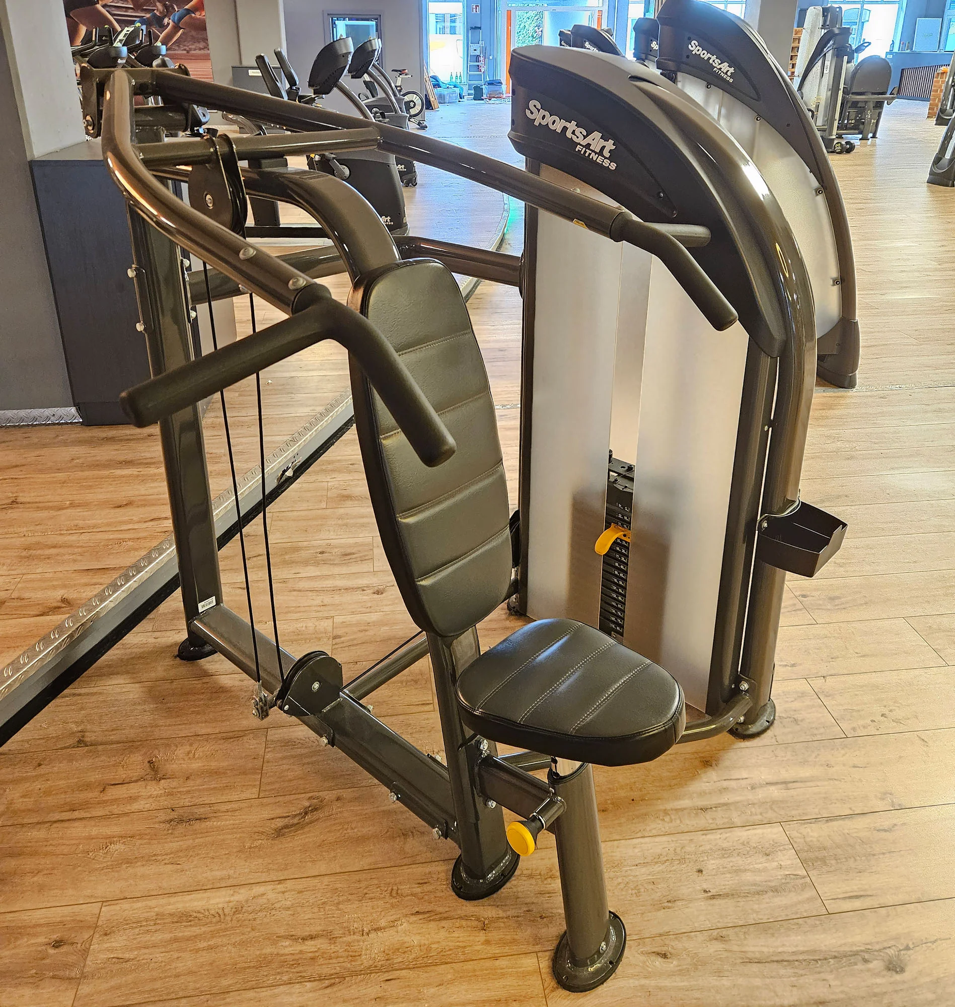 SportsArt komplette Fitnessstudio Ausstattung - 75 Fitnessgeräte im Set - Kraftgeräte, Cardiogeräte, Bänke, Racks etc - Rahmen Anthrazit, gebraucht - überholter Zustand - Image 38