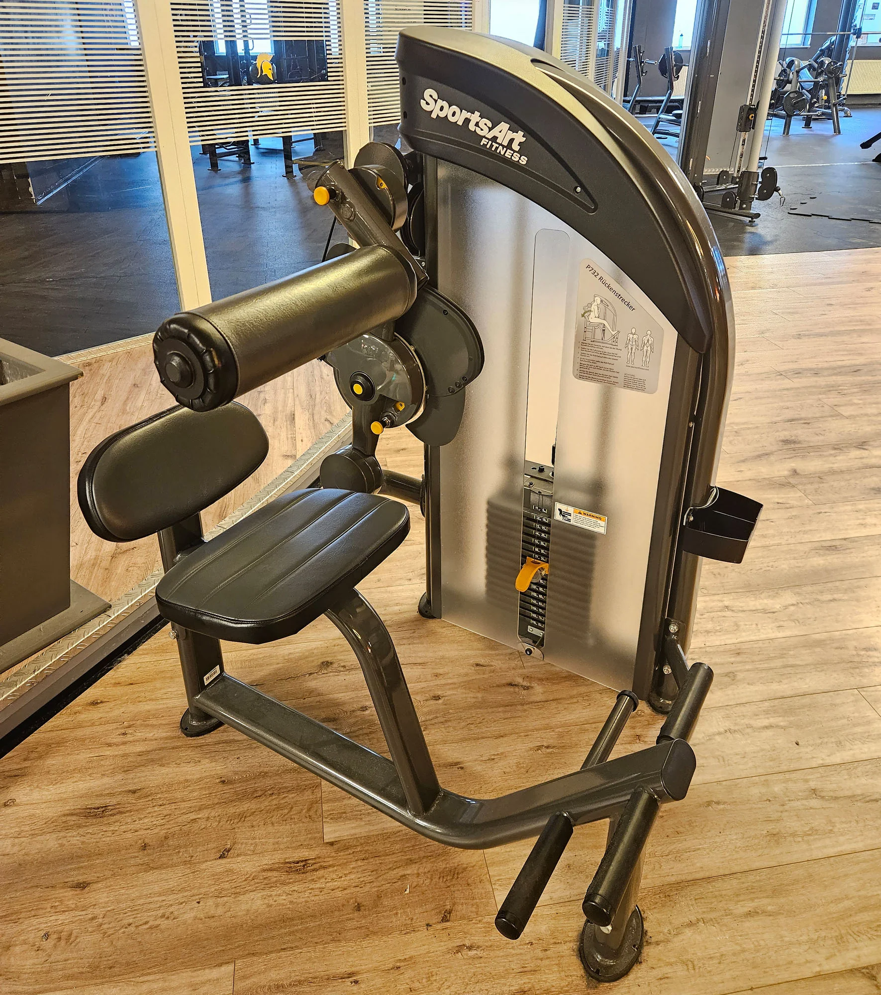 SportsArt komplette Fitnessstudio Ausstattung - 75 Fitnessgeräte im Set - Kraftgeräte, Cardiogeräte, Bänke, Racks etc - Rahmen Anthrazit, gebraucht - überholter Zustand - Image 40