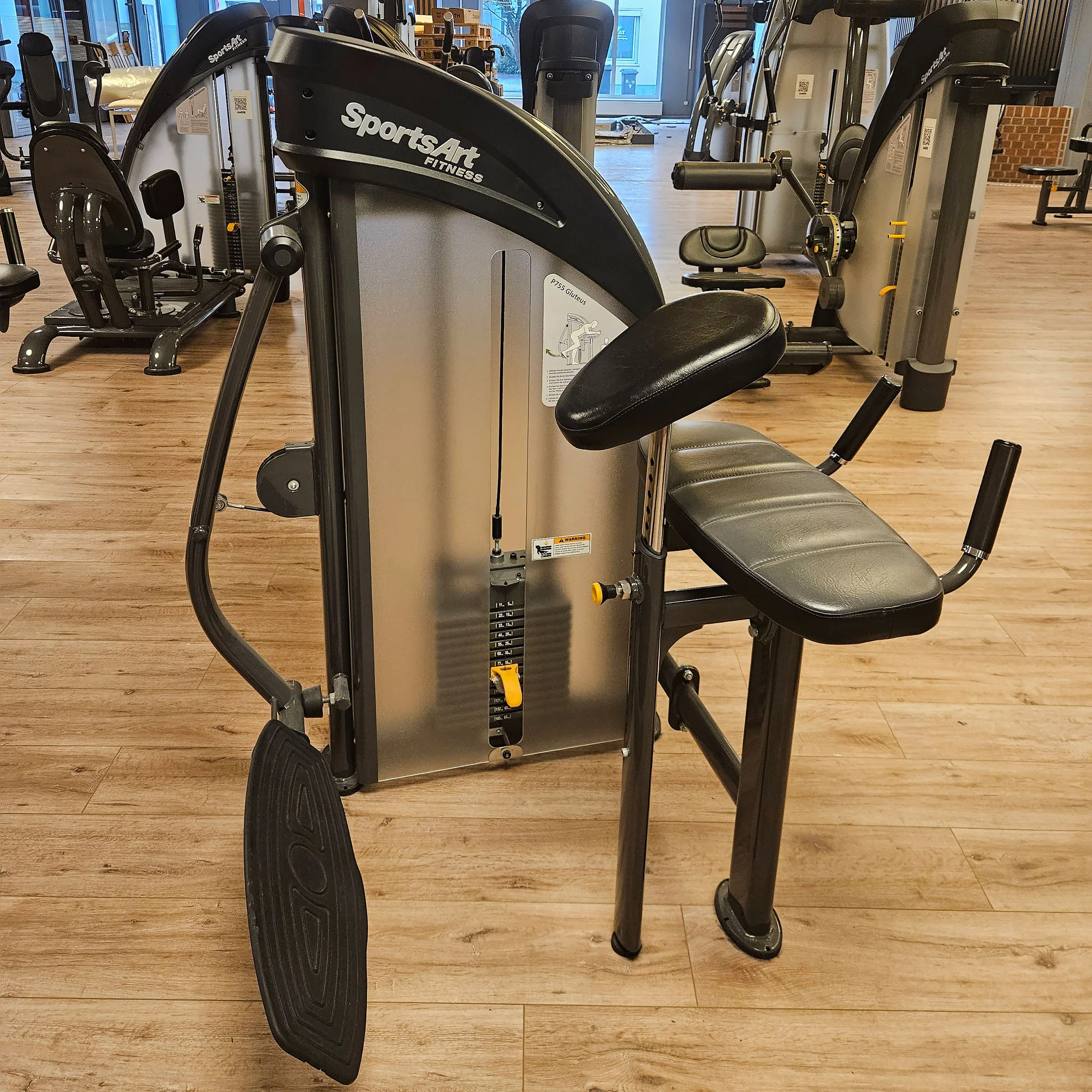 SportsArt komplette Fitnessstudio Ausstattung - 75 Fitnessgeräte im Set - Kraftgeräte, Cardiogeräte, Bänke, Racks etc - Rahmen Anthrazit, gebraucht - überholter Zustand - Image 44