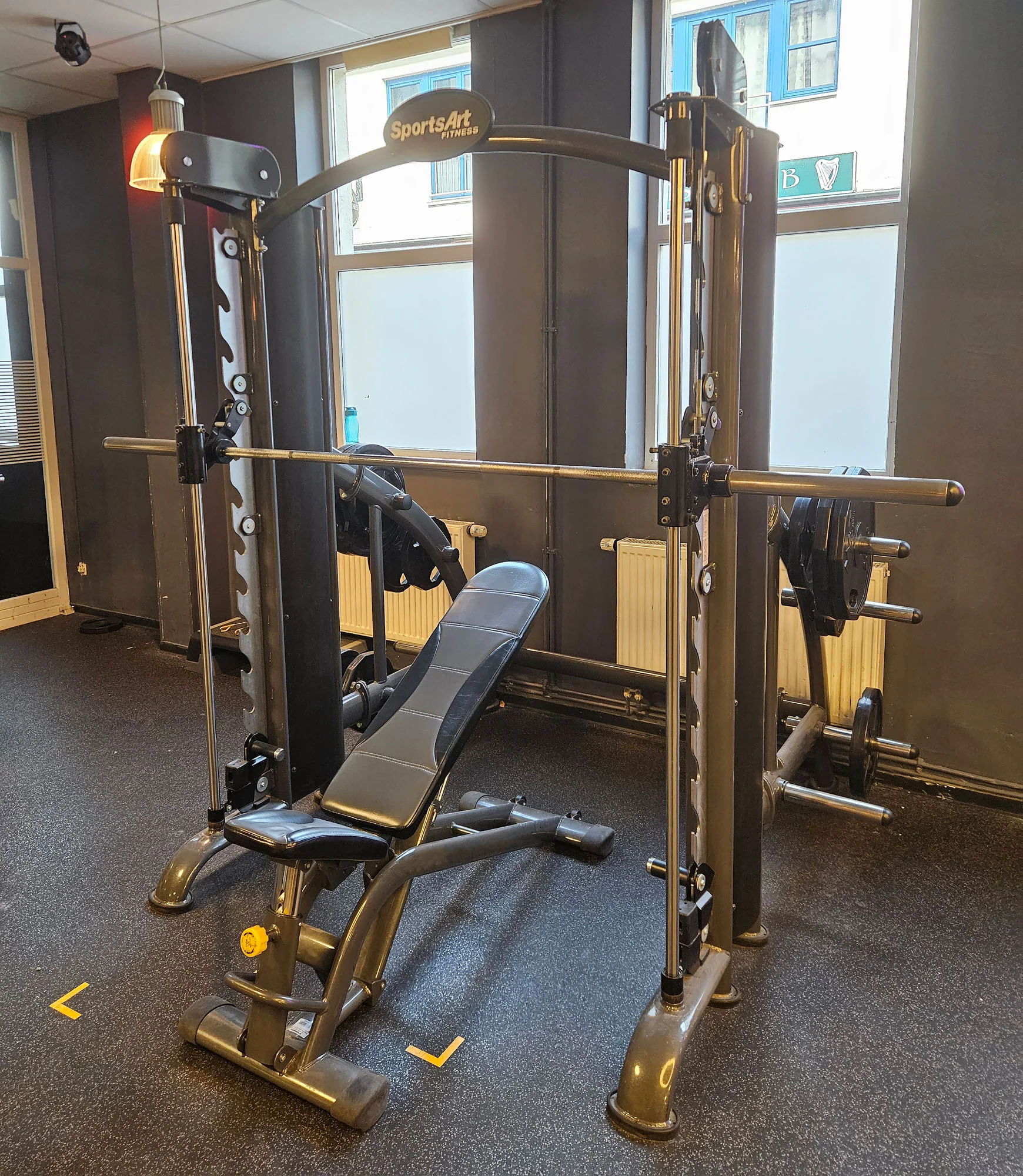 SportsArt komplette Fitnessstudio Ausstattung - 75 Fitnessgeräte im Set - Kraftgeräte, Cardiogeräte, Bänke, Racks etc - Rahmen Anthrazit, gebraucht - überholter Zustand - Image 47