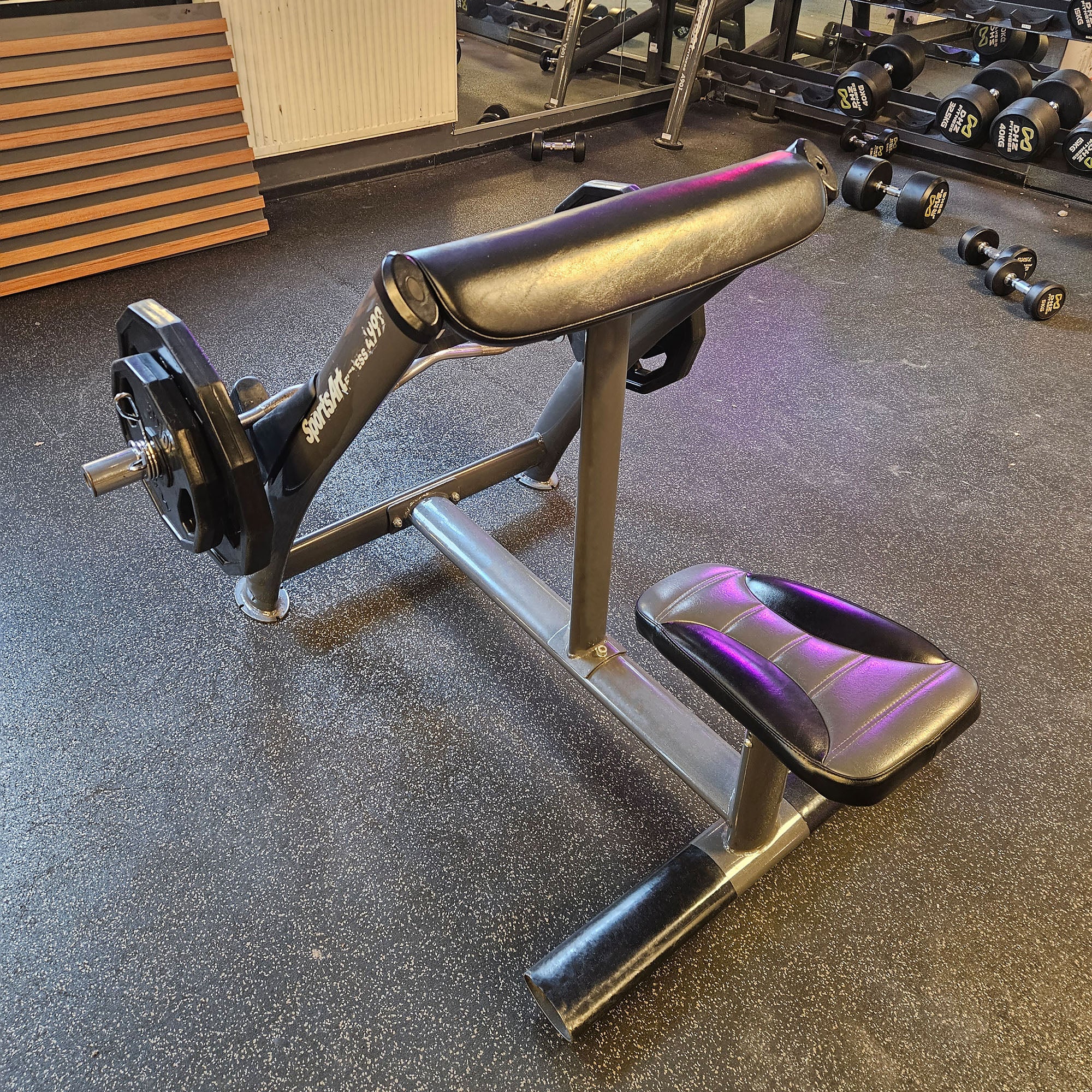 SportsArt komplette Fitnessstudio Ausstattung - 75 Fitnessgeräte im Set - Kraftgeräte, Cardiogeräte, Bänke, Racks etc - Rahmen Anthrazit, gebraucht - überholter Zustand - Image 55