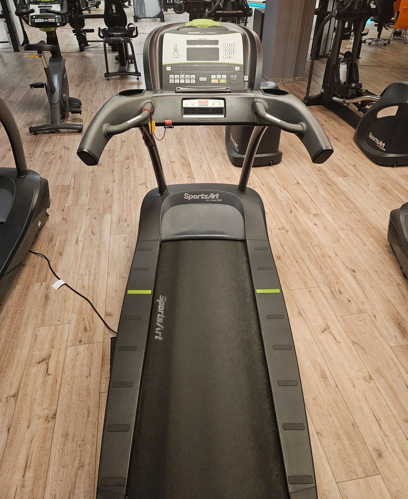 SportsArt komplette Fitnessstudio Ausstattung - 75 Fitnessgeräte im Set - Kraftgeräte, Cardiogeräte, Bänke, Racks etc - Rahmen Anthrazit, gebraucht - überholter Zustand - Image 58