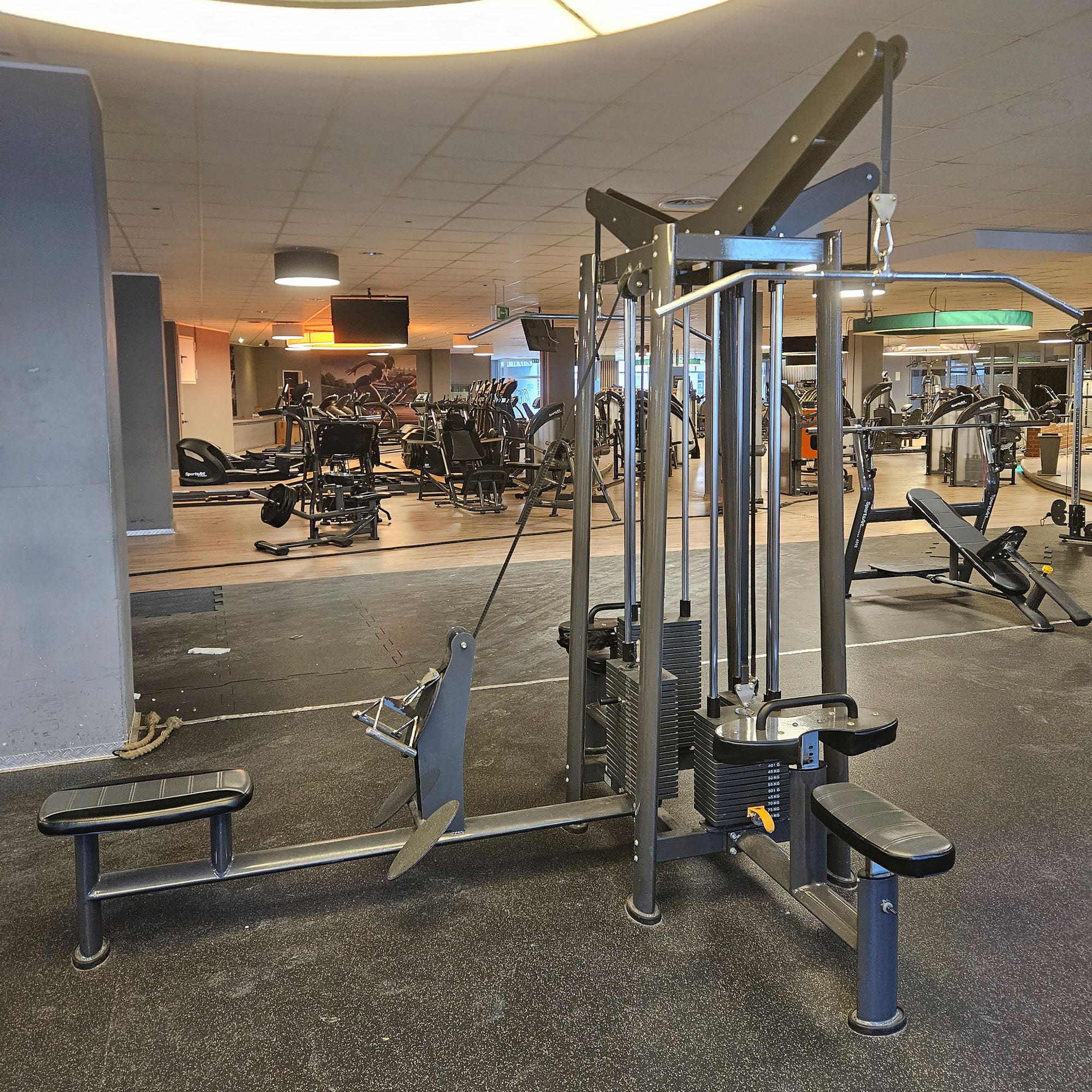 SportsArt komplette Fitnessstudio Ausstattung - 75 Fitnessgeräte im Set - Kraftgeräte, Cardiogeräte, Bänke, Racks etc - Rahmen Anthrazit, gebraucht - überholter Zustand - Image 8