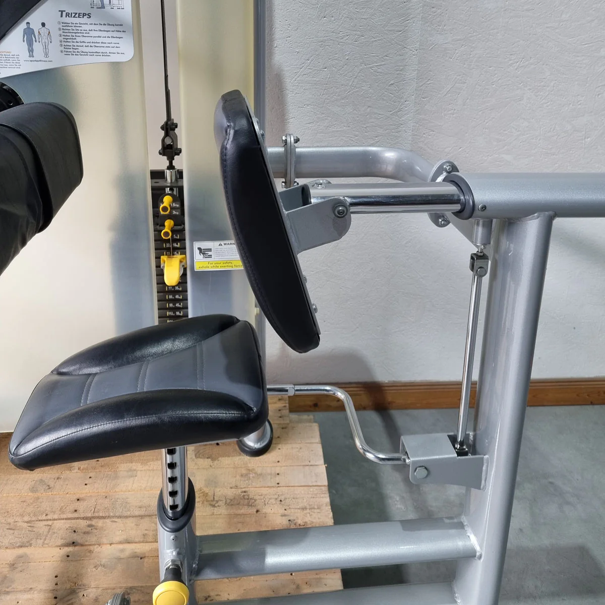 SportsArt Trizepsmaschine Horizontal S925 A925 N925 Trizepsstrecker, Triceps Extension, Rahmenfarbe Silber, gebraucht - überholter Zustand - Image 6