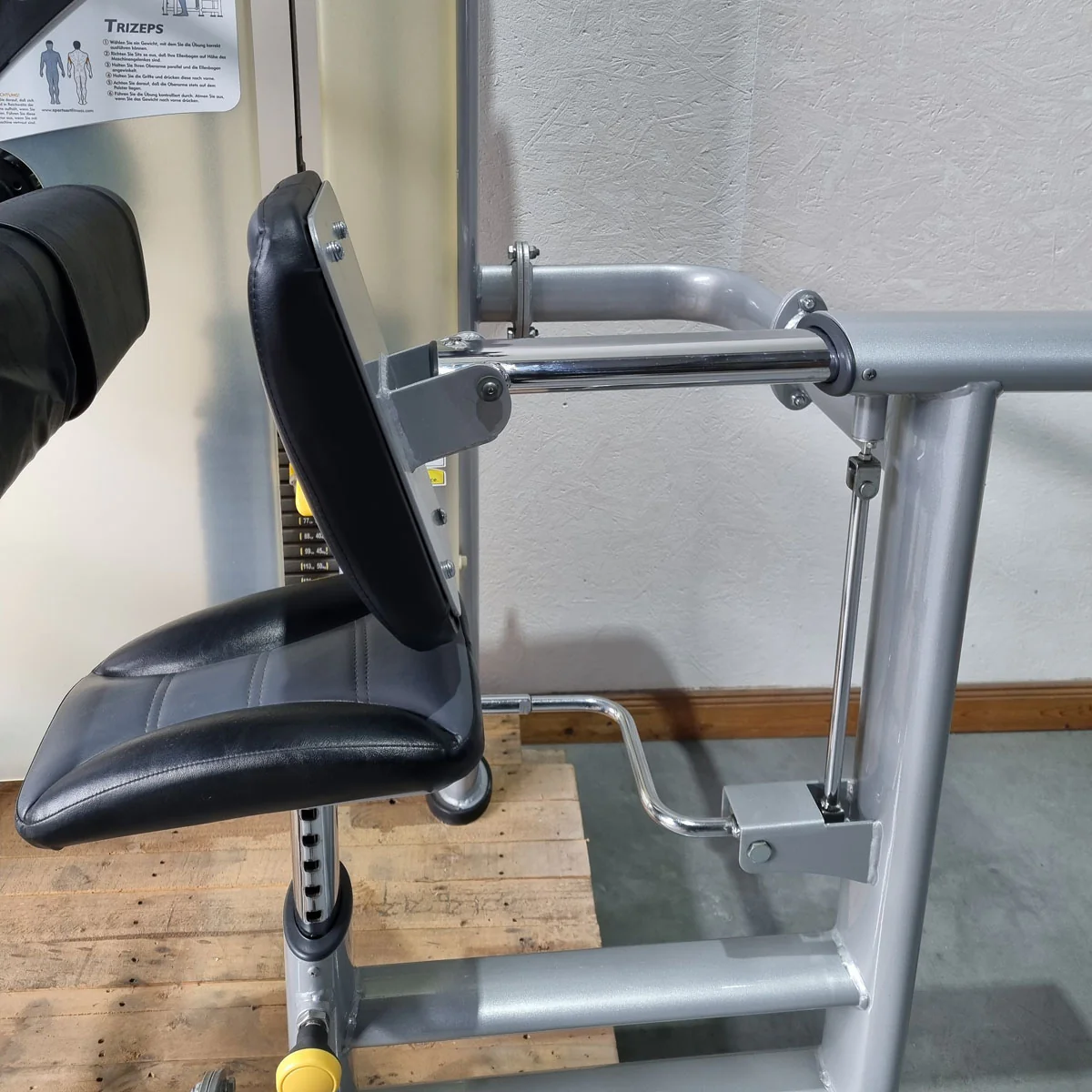 SportsArt Trizepsmaschine Horizontal S925 A925 N925 Trizepsstrecker, Triceps Extension, Rahmenfarbe Silber, gebraucht - überholter Zustand - Image 7