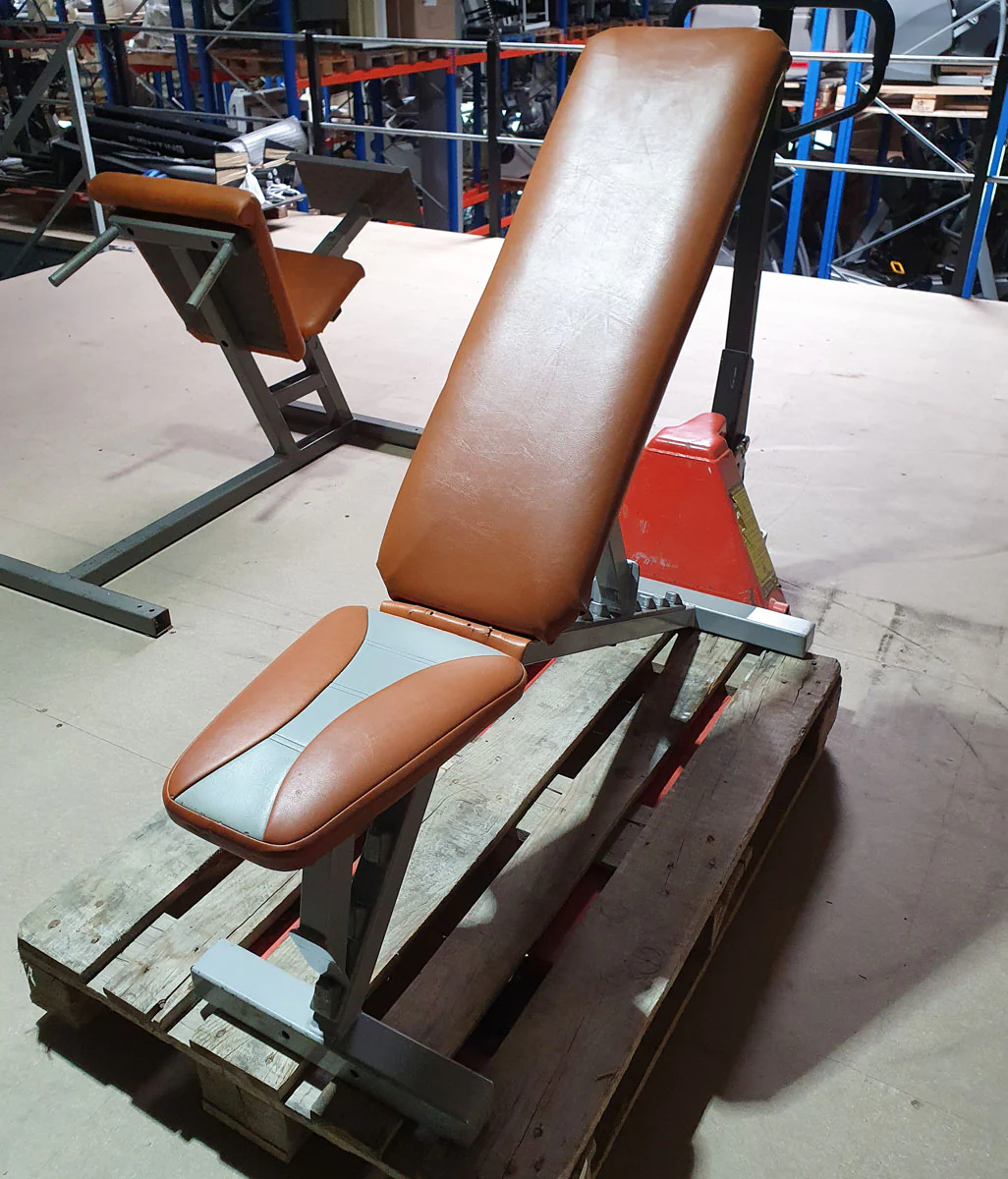 SportsArt Universalbank verstellbar, Hantelbank ohne Ablage, Multi-Adjustable Bench, Rahmenfarbe Silber, Polsterfarbe Orange, gebraucht - überholter Zustand - Image 4