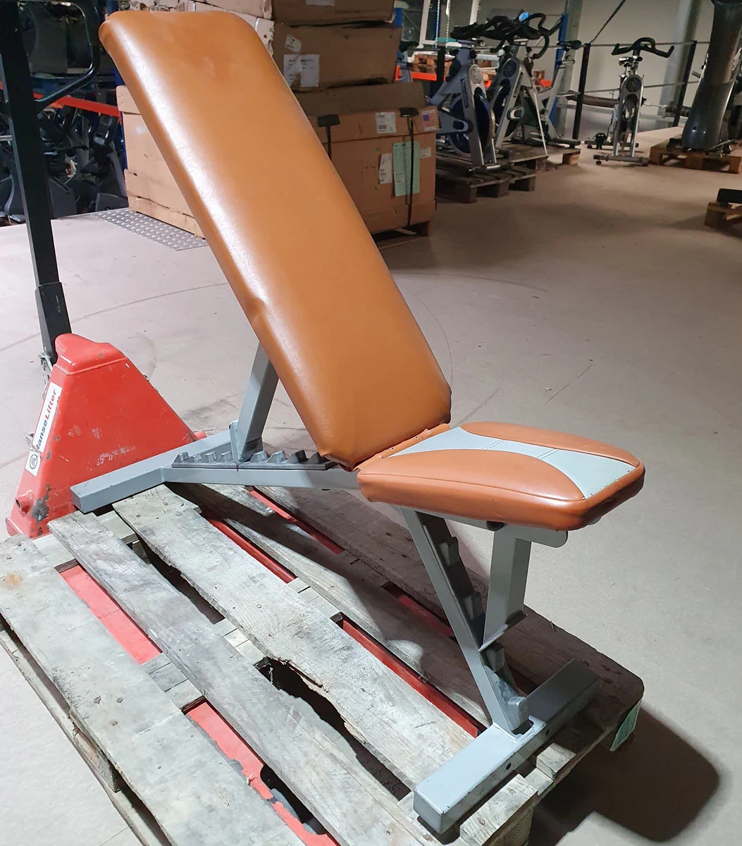 SportsArt Universalbank verstellbar, Hantelbank ohne Ablage, Multi-Adjustable Bench, Rahmenfarbe Silber, Polsterfarbe Orange, gebraucht - überholter Zustand - Image 5