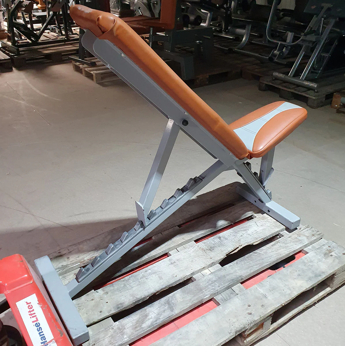 SportsArt Universalbank verstellbar, Hantelbank ohne Ablage, Multi-Adjustable Bench, Rahmenfarbe Silber, Polsterfarbe Orange, gebraucht - überholter Zustand - Image 6
