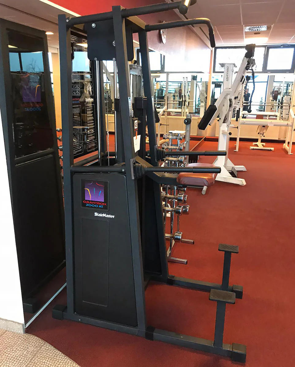 Stairmaster Gravitron 2000 AT Dip/Chin, Dip-Klimmzugmaschine mit Gewichtsunterstützung, Rahmen Schwarz, Polster Braun, gebraucht - überholter Zustand - Image 3