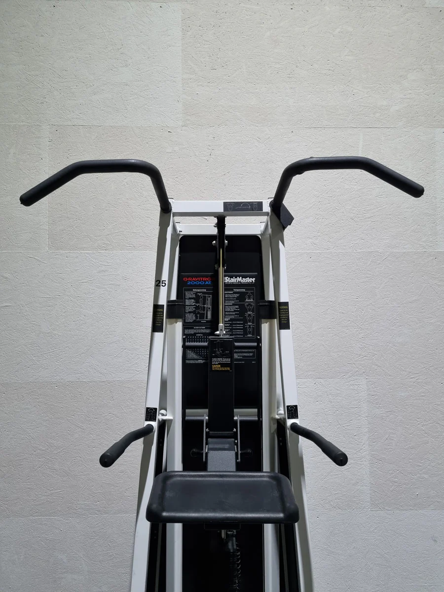 Stairmaster Gravitron 2000 AT Dip-Chin, Dip-Klimmzugmaschine mit Gewichtsunterstützung, Rahmen Weiß, gebraucht - überholter Zustand - Image 5