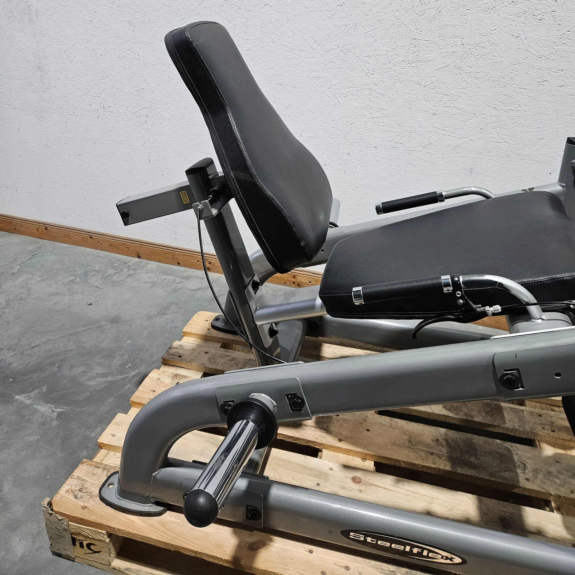 Steelflex Plate Load Isolateral Beinstrecker PLLE, gebraucht - mit Gebrauchsspuren - Image 6