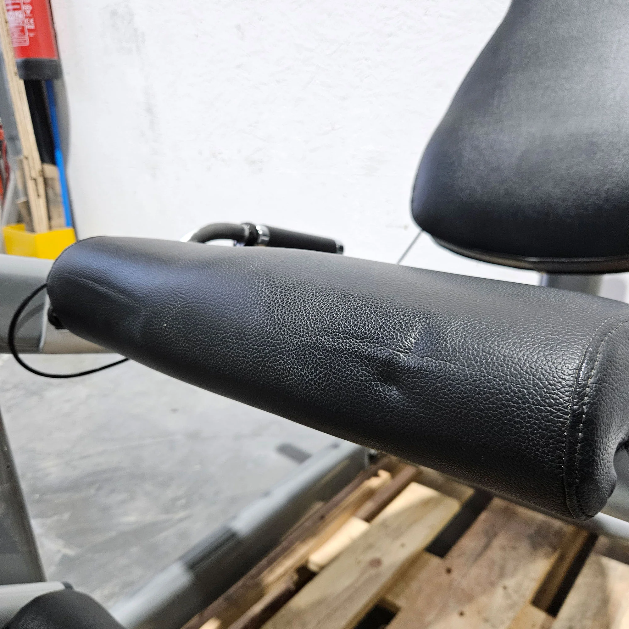 Steelflex Plate Load Isolateral Beinstrecker PLLE, gebraucht - mit Gebrauchsspuren - Image 8
