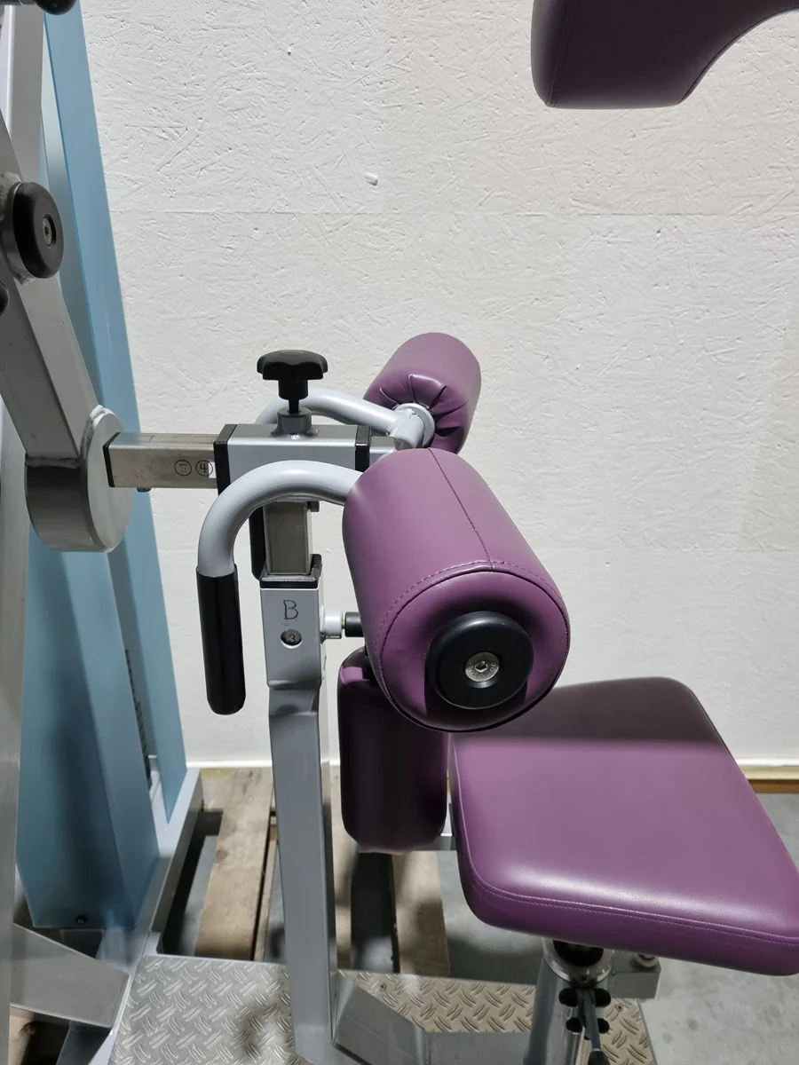 SVG HWS-Trainer, Hals und Nacken Trainingsmaschine, Halswirbelbsäule Kräftigung, Reha Line, Rahmenfarbe Silber, Polsterfarbe Lila, gebrauchter - überholter Zustand - Image 10