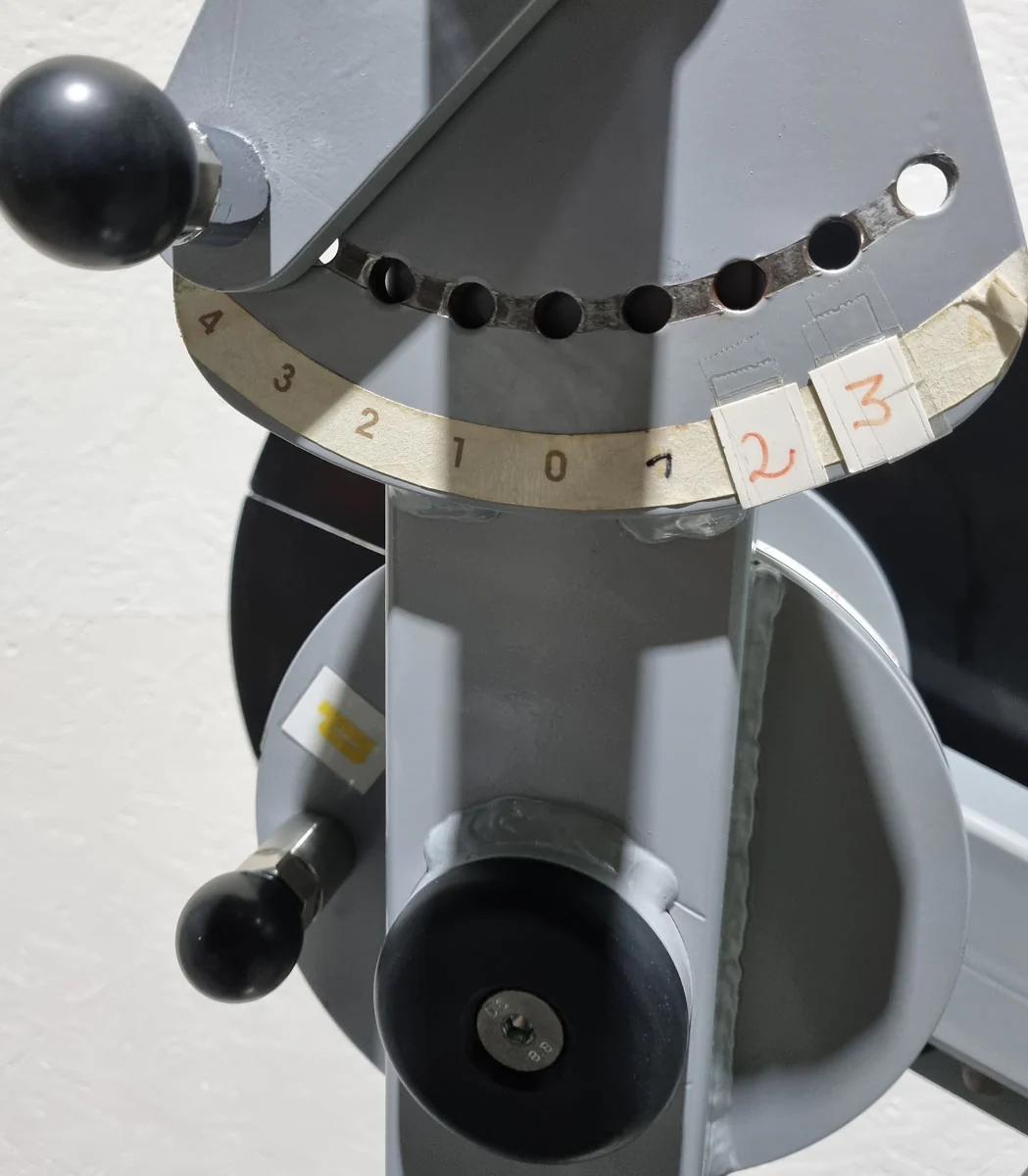 SVG HWS-Trainer, Hals und Nacken Trainingsmaschine, Halswirbelbsäule Kräftigung, Reha Line, Rahmenfarbe Silber, Polsterfarbe Lila, gebrauchter - überholter Zustand - Image 21