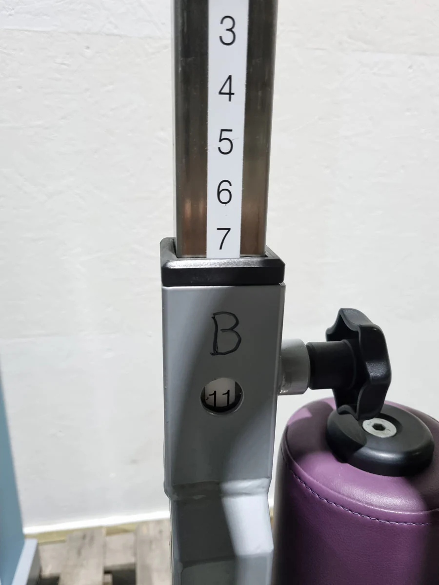 SVG HWS-Trainer, Hals und Nacken Trainingsmaschine, Halswirbelbsäule Kräftigung, Reha Line, Rahmenfarbe Silber, Polsterfarbe Lila, gebrauchter - überholter Zustand - Image 8